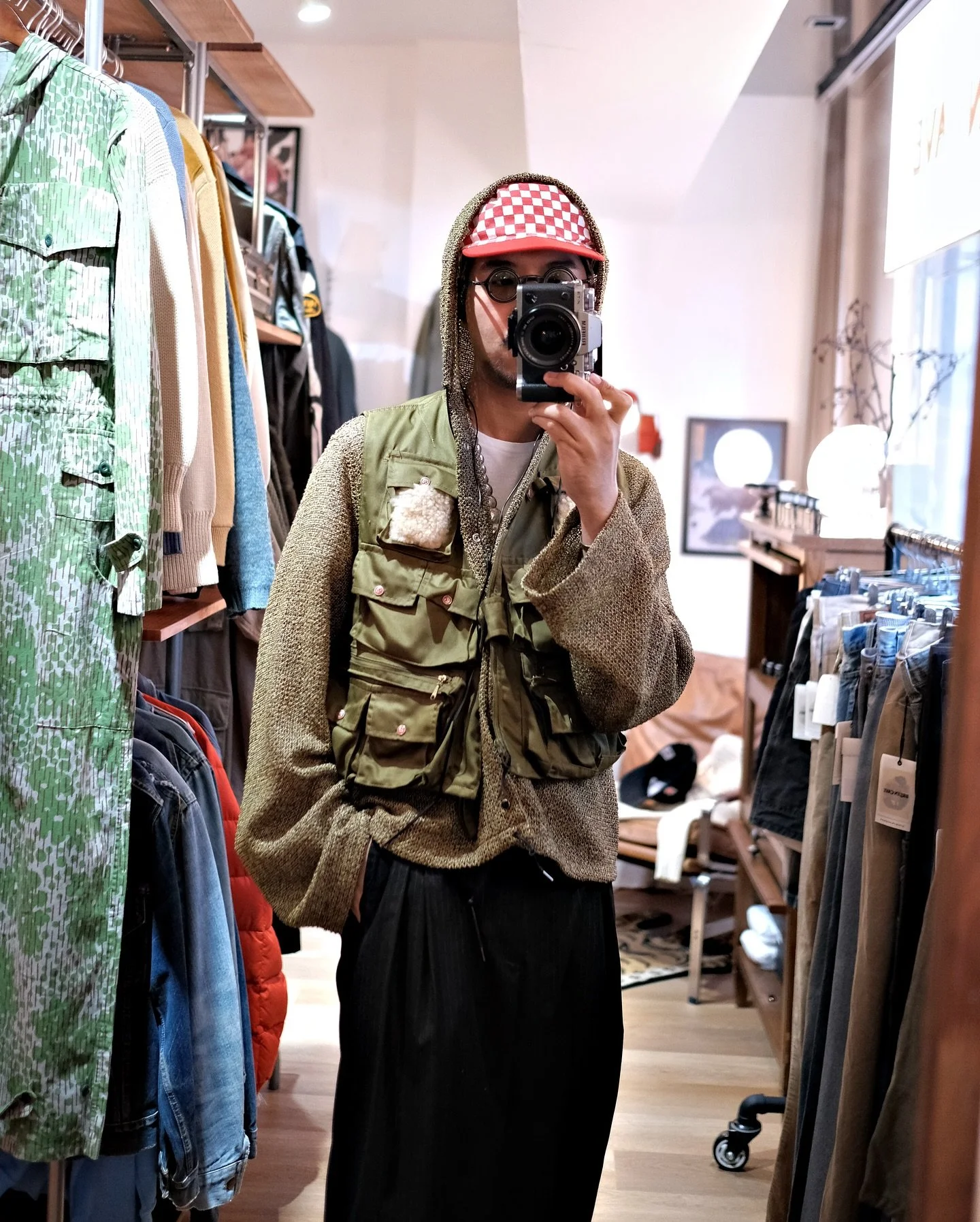 - New Arrival 

1970s Red Checker Painter Cap

1960s Ideal Fly Fishing Vest - NOS

2/F, 22 Yiu Wa Street, Causeway Bay, Hong Kong

www.bruincave.rocks

All available @bruin.cave