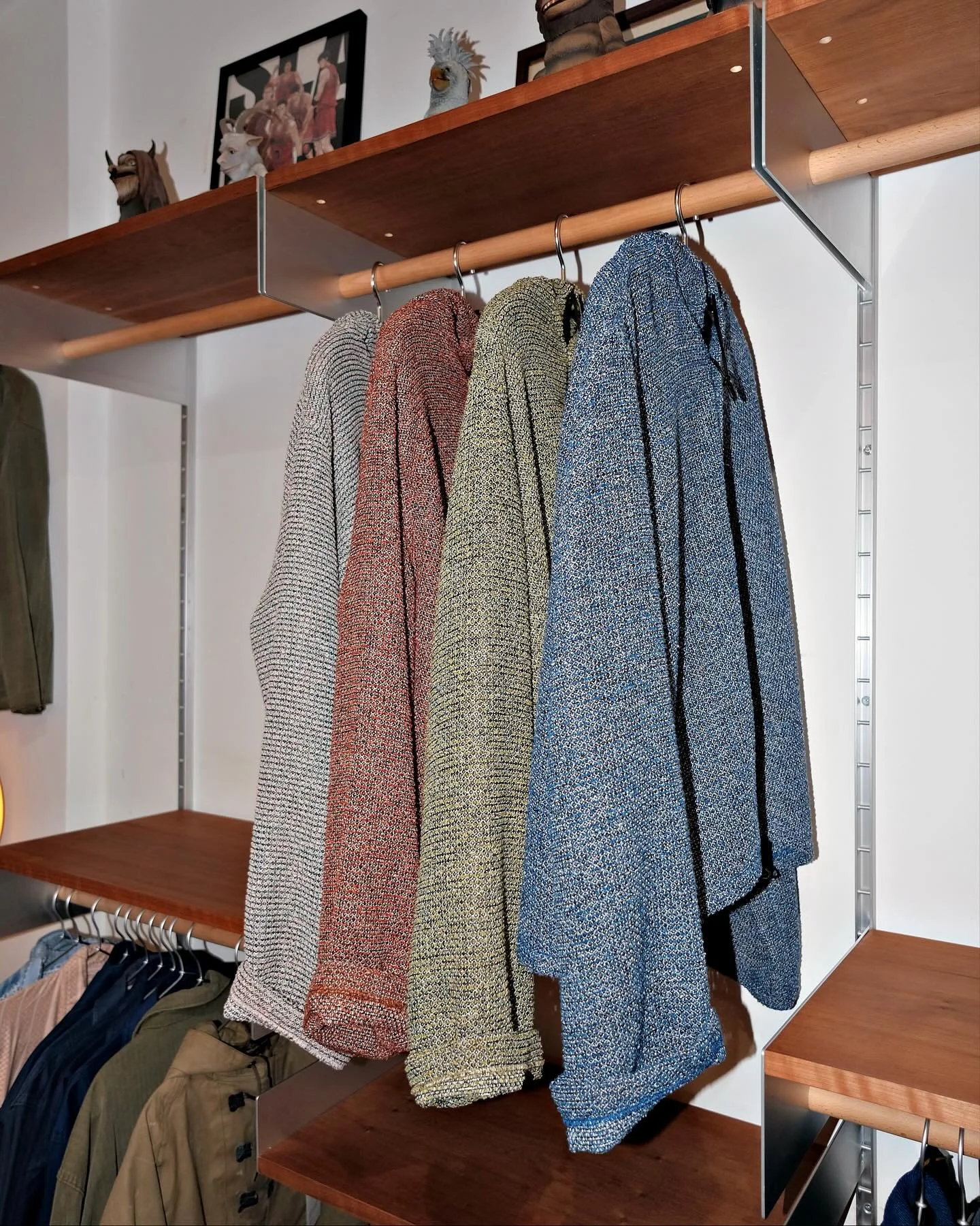 Megashinka 004 Net Jacket

A new wave of 004 Net Jacket arrived @bruin.cave !

004 Net Jacket is inspired by 1970s military anti-insect garments.

We chose a 330g jacquard net fabric which provides a structured, drapey feel.

It features a relaxed, l