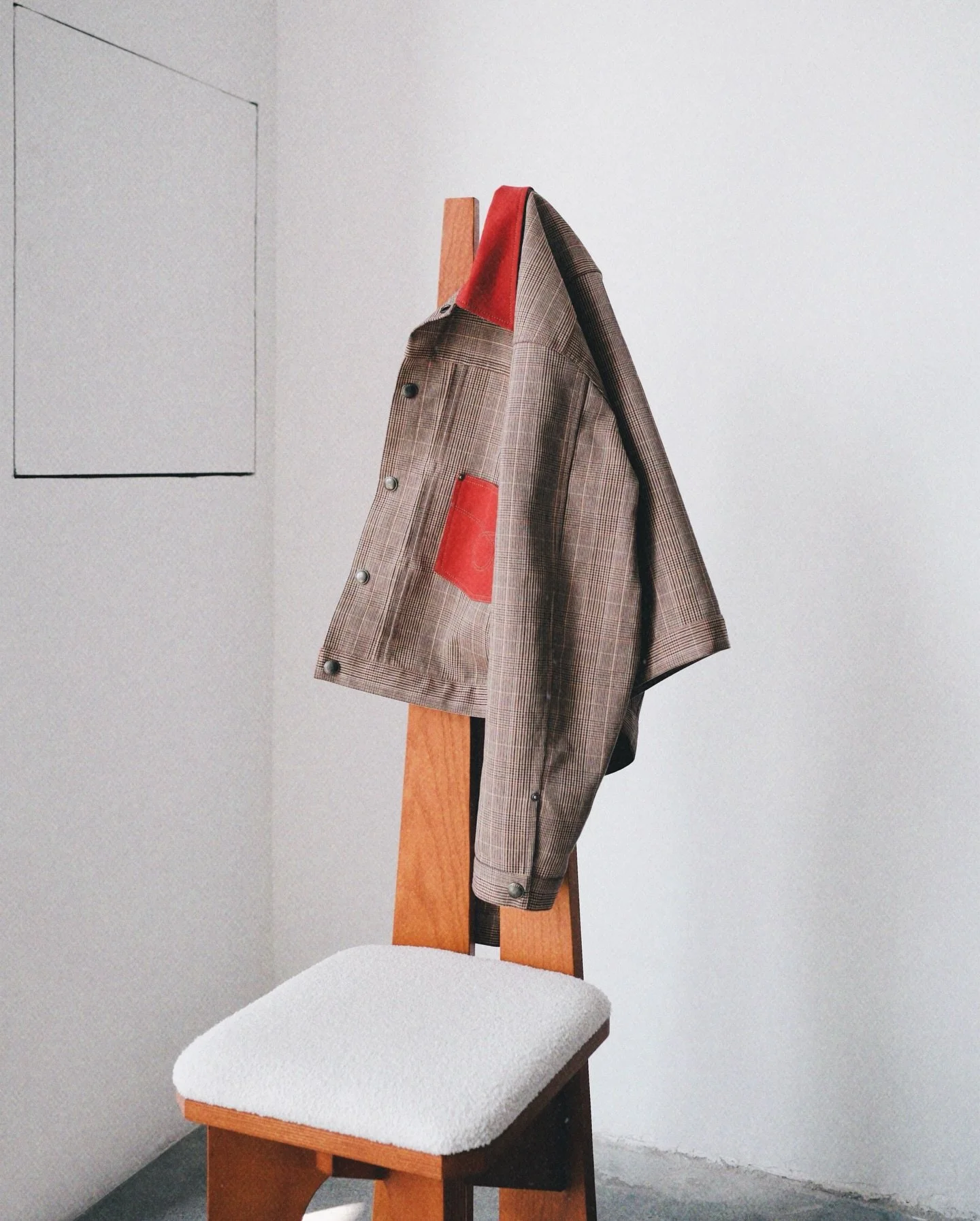 MEG.S 011 Two Pocket Jacket - Red

011 Two Pocket Jacket draws from 1950s denim workwear with two-tone fabric for vintage appeal.

Shop now @bruin.cave 

www.meg-s.co