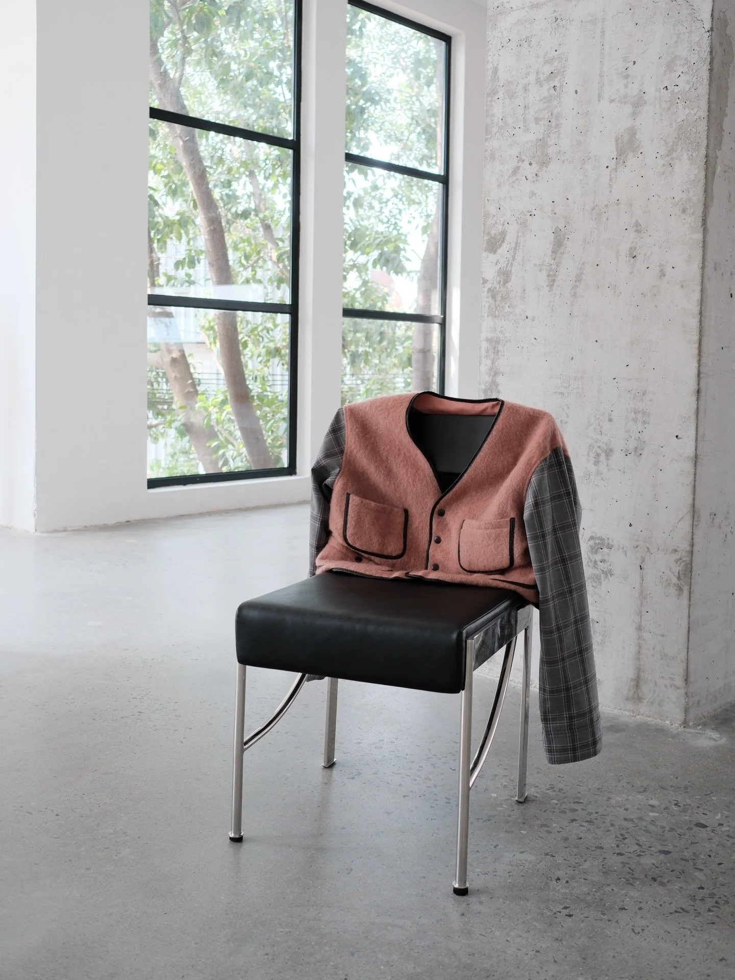MEG.S 010 Vest Jacket 

Inspired by 1960s outdoor garments, our vest jacket is crafted in pink mohair fabric with grey checked wool sleeves, edged in genuine sheep leather for a soft, refined touch.

Shop now @bruin.cave 

www.meg-s.co