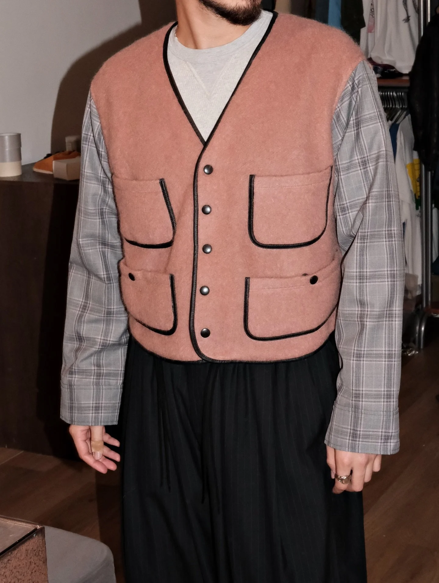 MEG.S 010 Vest Jacket 

Inspired by 1960s outdoor garments, our vest jacket is crafted in pink mohair fabric with grey checked wool sleeves, edged in genuine sheep leather for a soft, refined touch.

Shop now @bruin.cave 

www.meg-s.co