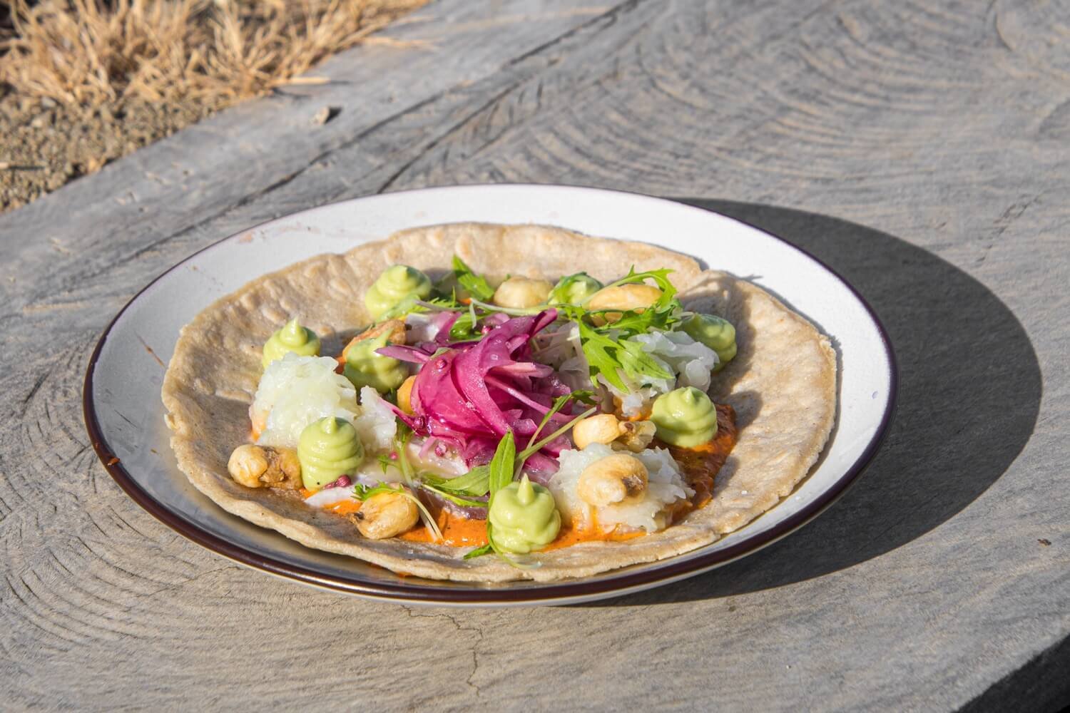 En Costa Rica las tortillas con relleno se conocen como gallos. Comida en Guanacaste.