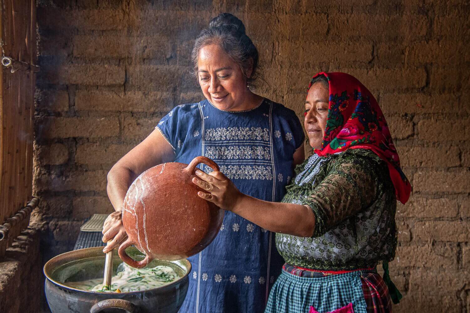Carina Santiago comparte la cocina tradicional de Oaxaca en el taller Tierra Antigua. Tradiciones de Oaxaca. Valles Centrales de Oaxaca.