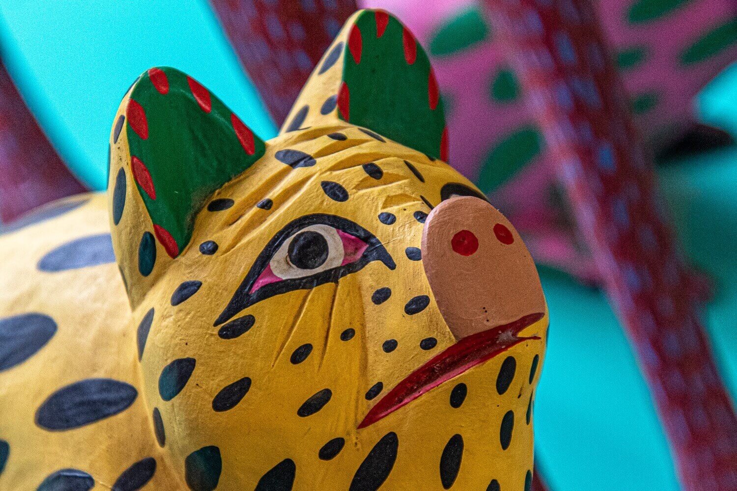 Los animales fantásticos de Arrazola son los precursores de los alebrijes de Oaxaca.Artesanías de Oaxaca. Tradiciones de Oaxaca. Valles Centrales de Oaxaca.