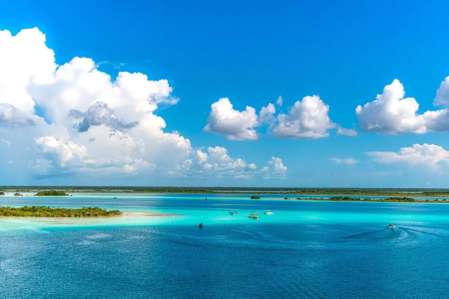 Laguna de los Siete Colores, Bacalar