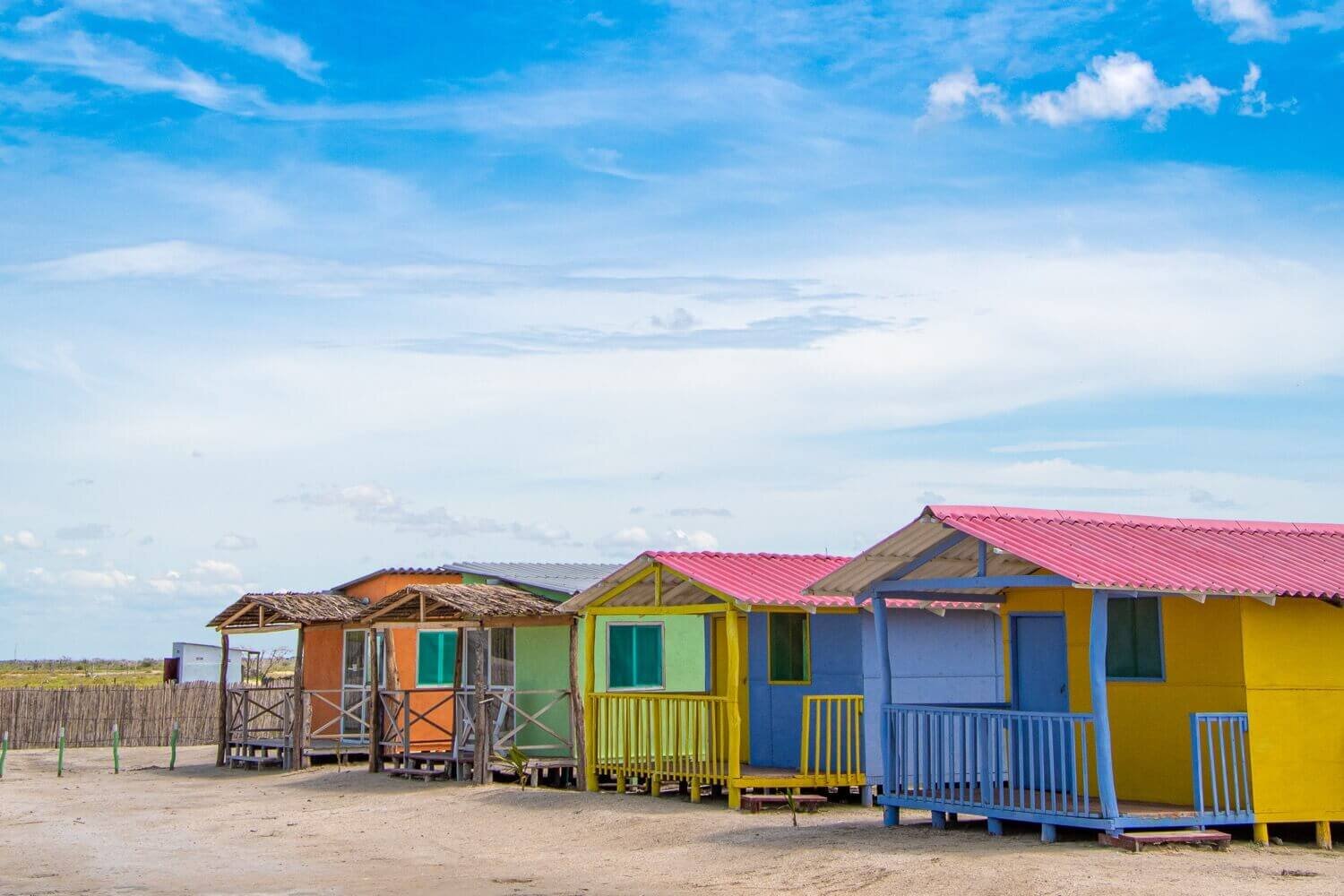 Habitaciones en Playa Isaashi. ¿Qué hacer en las playas de Mayapo? Turismo en La Guajira.