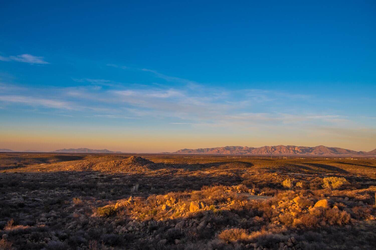 Vista panorámica del desierto en Tomnbstone Monument Guest Ranch. Atractivos turísticos del sureste de Arizona.