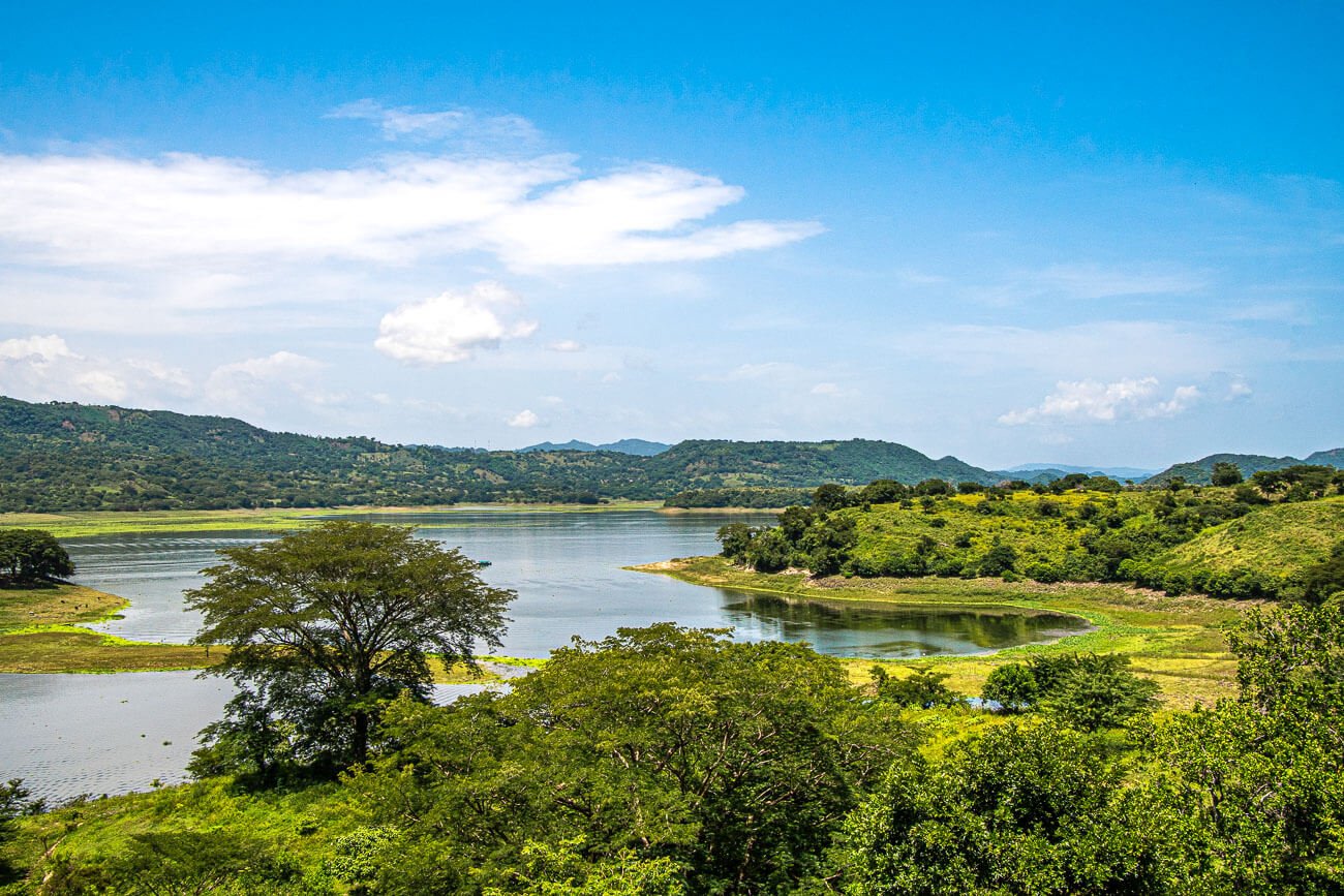 El embalse Cerrón Grande está catalogado como sitio Ramsar (humedal de importancia internacional). Atractivos principales de Suchitoto. Turismo El Salvador.