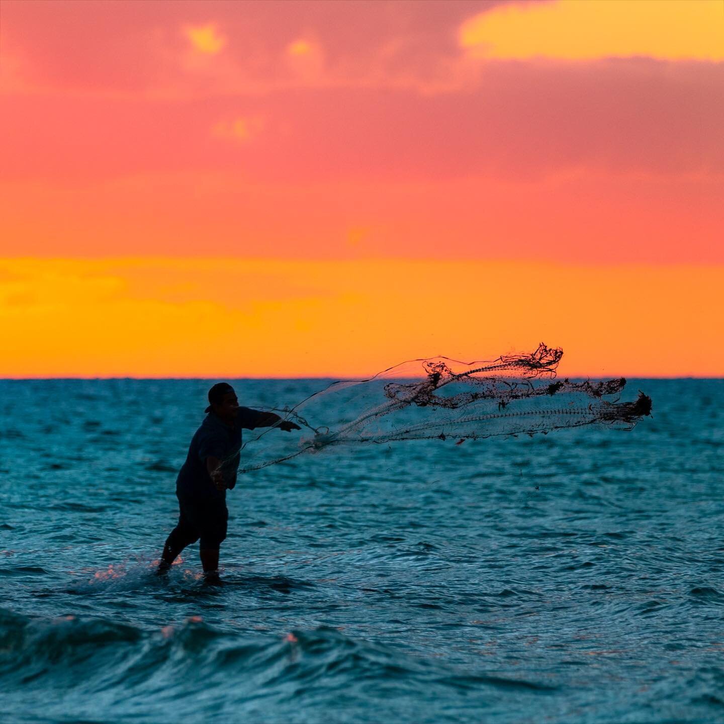 Holbox o la posibilidad de ver el atardecer en el Caribe Mexicano. Recuerdo de un reencuentro afortunado con narradores que quiero tener como compa&ntilde;eros de viaje.