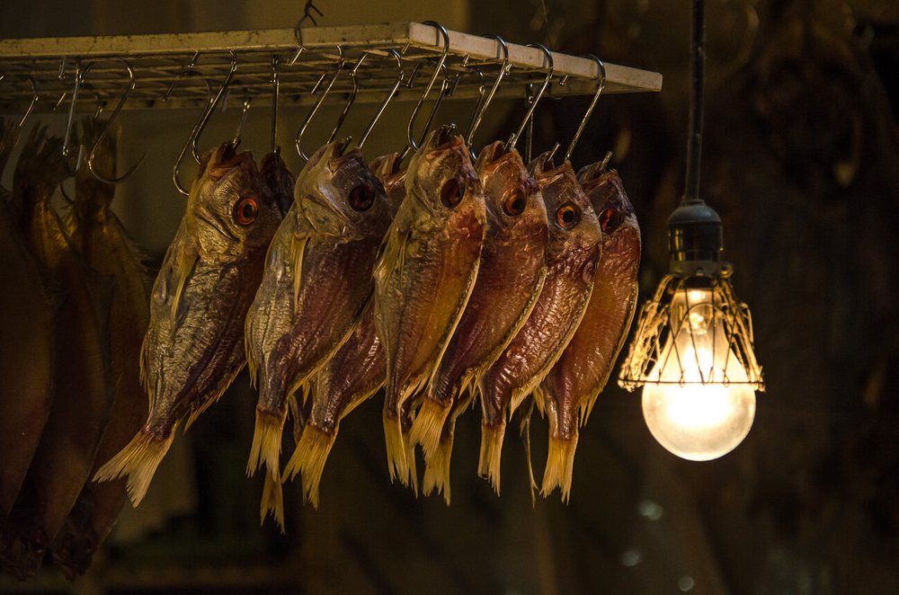 Pescado seco dentro de Gwangjang, uno de los mercados más antiguos de Corea del Sur. ¿Qué ver en Seúl?