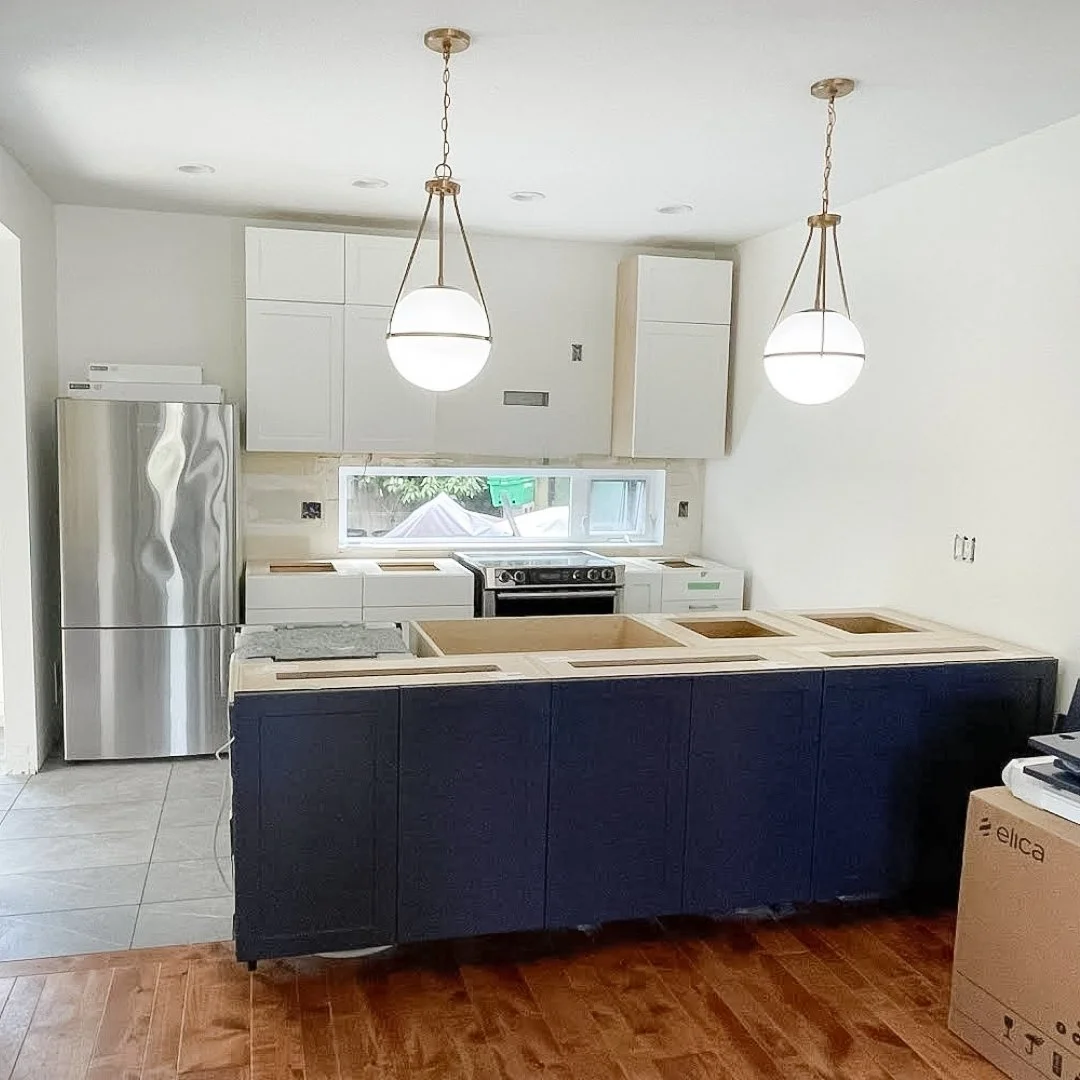 Even mid-install, you can already feel the impact of larger pendants. 

Swipe to see the starting point 👀 
The three small, out-of-scale light fixtures they had before felt more like an afterthought than a statement. 

Choosing the right scale and s