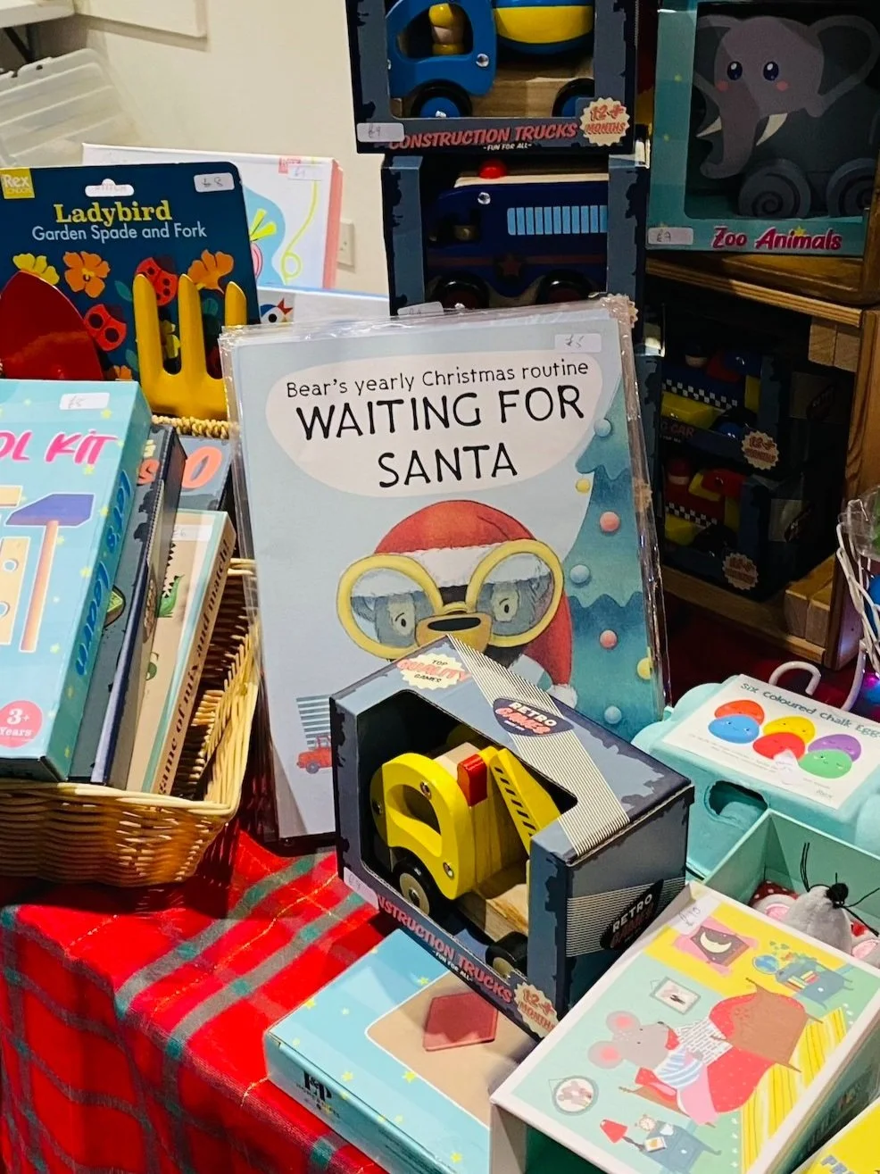 "Leila Nabih" "freelance illustrator" "picture books illustrator" "childrens books illustrator" Flowers, Garden, Birds, Nature, Children, softness, poetry, whimsy, fairytales, wordless, colouring pencils