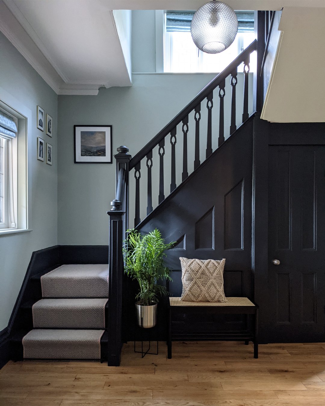 The Edwardian semi project - one of my favourite hallway designs 💚 There are so many lovely original features here but previously they felt lost so we highlighted them by painting the woodwork in a dark colour - it made such a massive difference to 