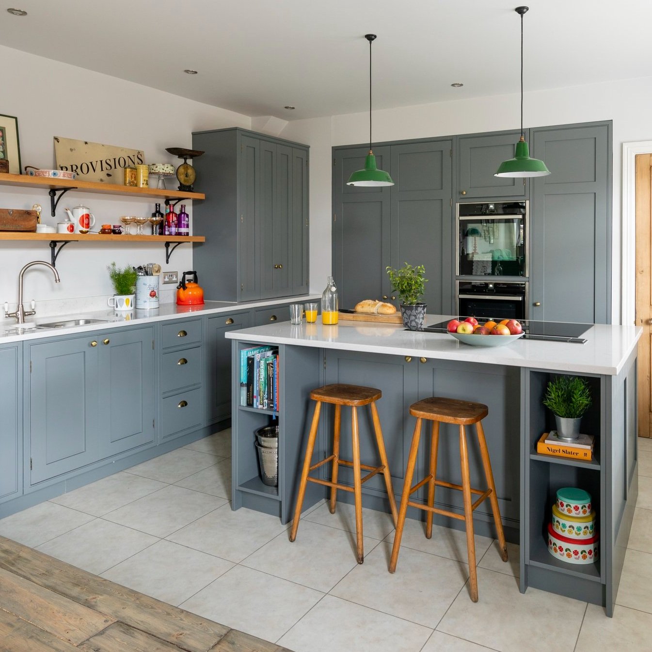 A simple guide for hanging kitchen pendant lights