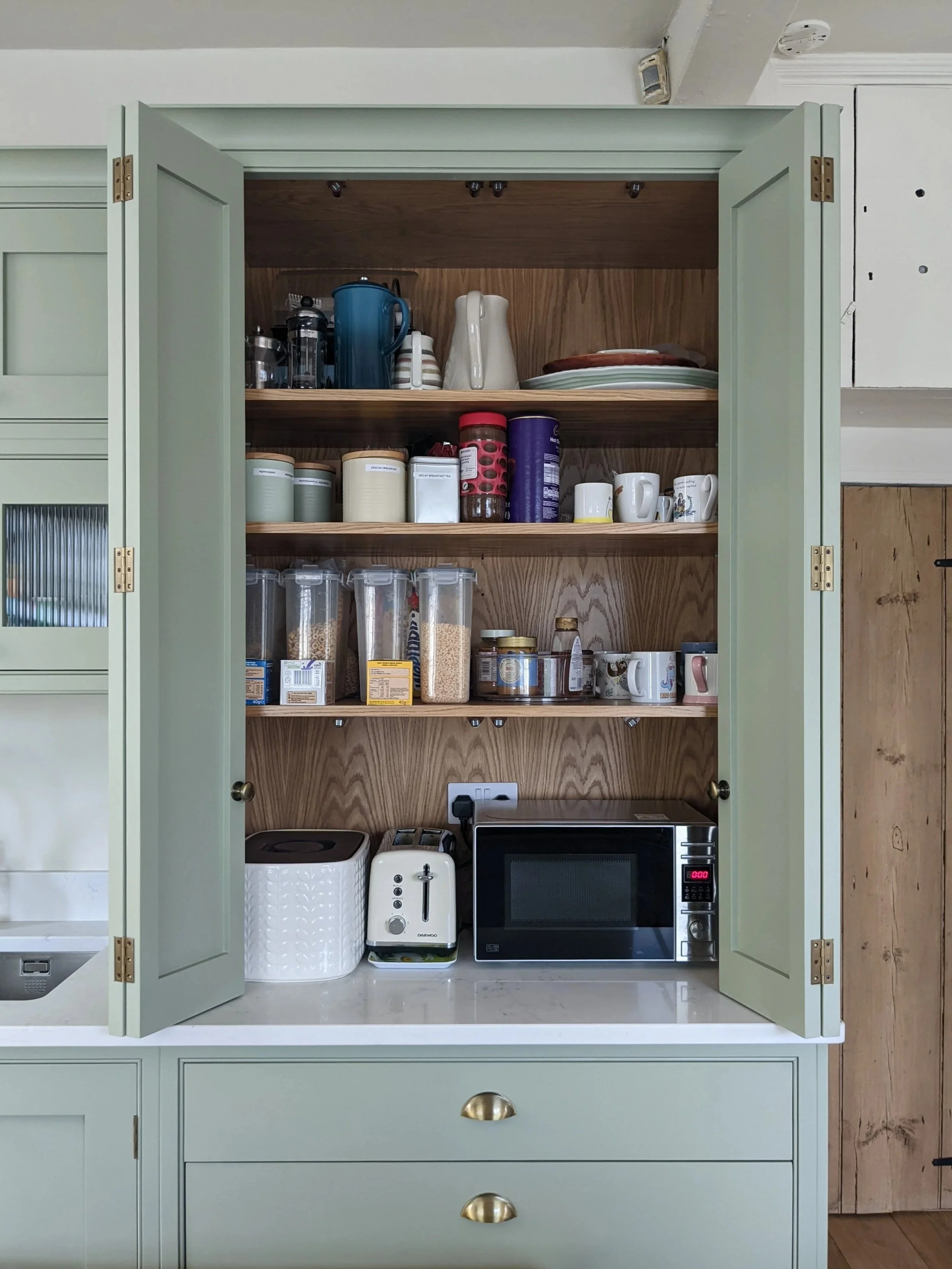 Worktop pantry unit