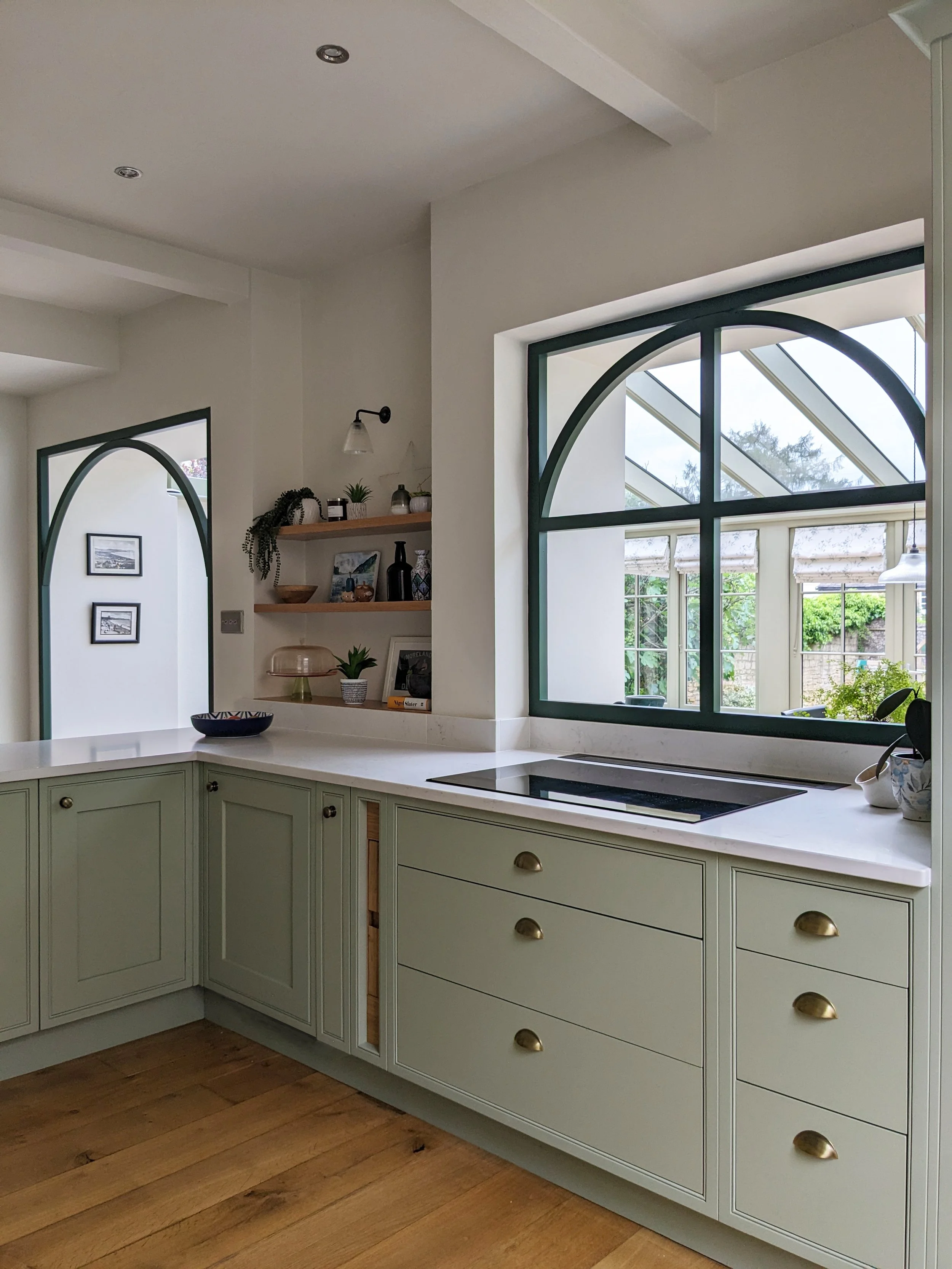 Bespoke kitchen with peninsula
