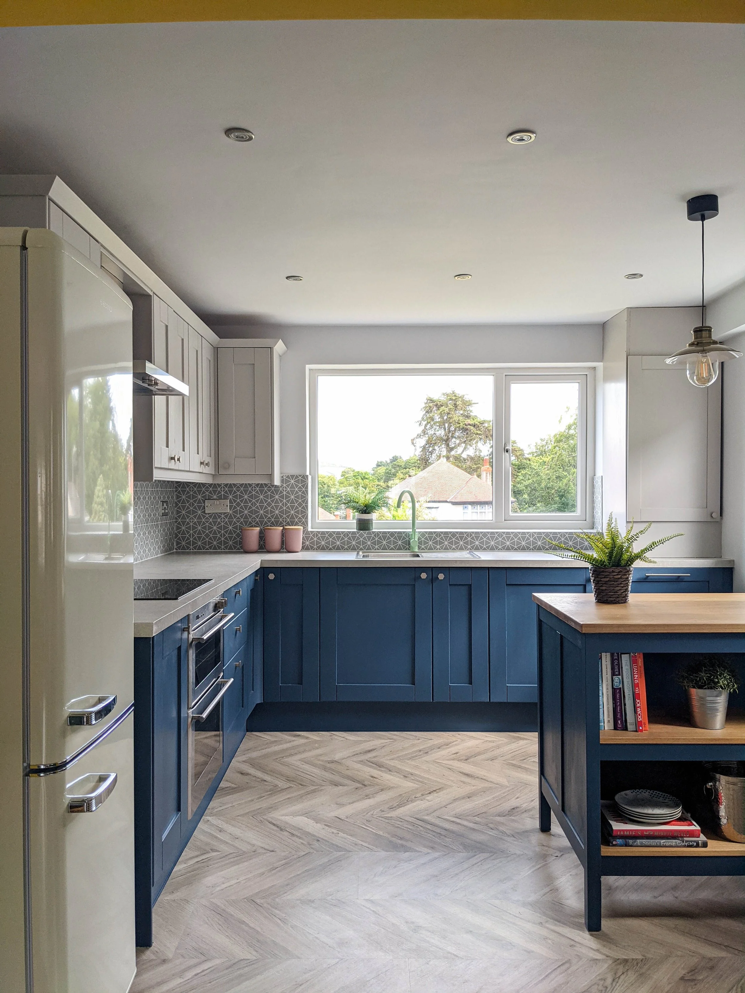 L shaped kitchen with island