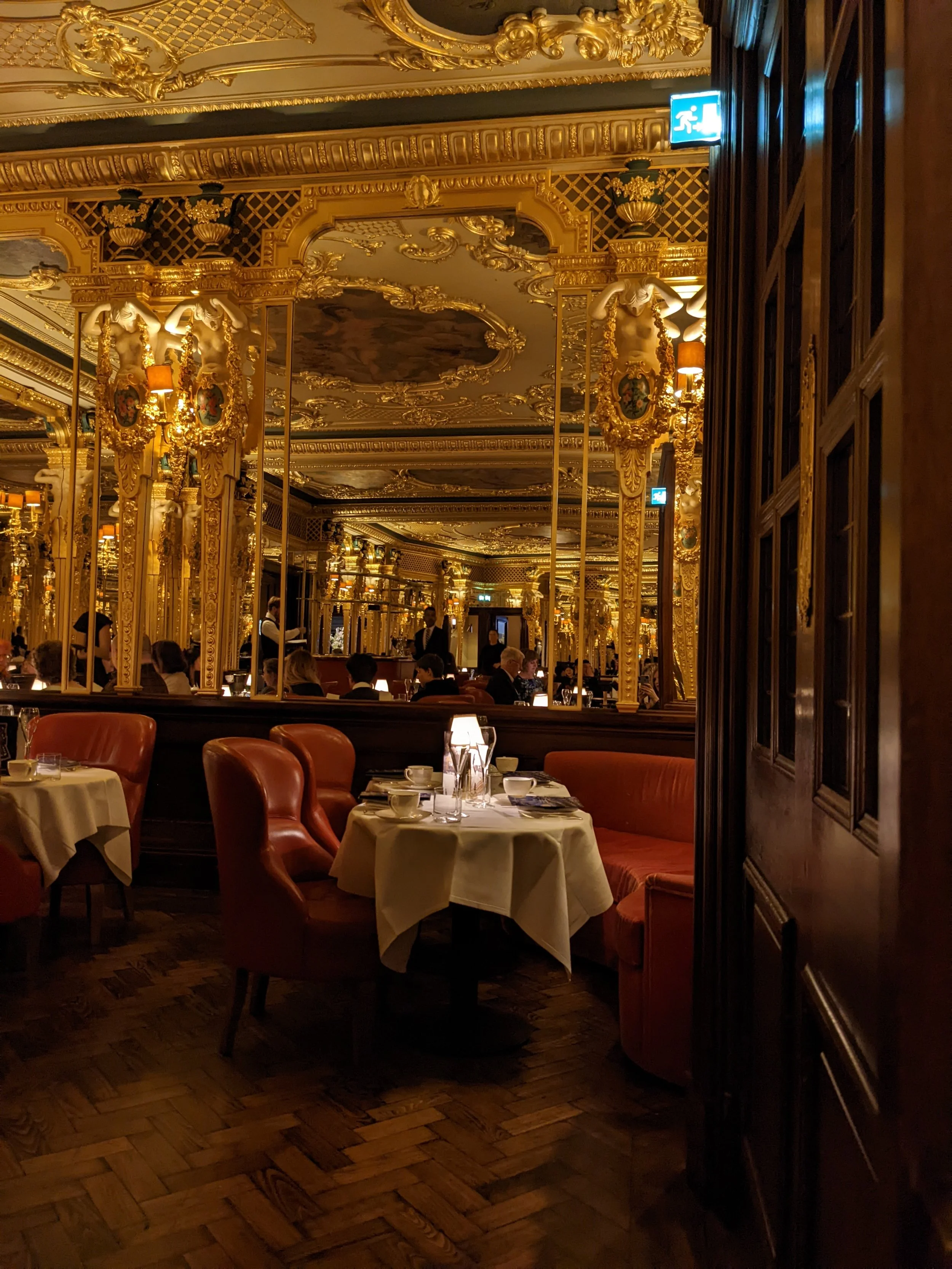 Oscar Wilde lounge at Cafe Royale