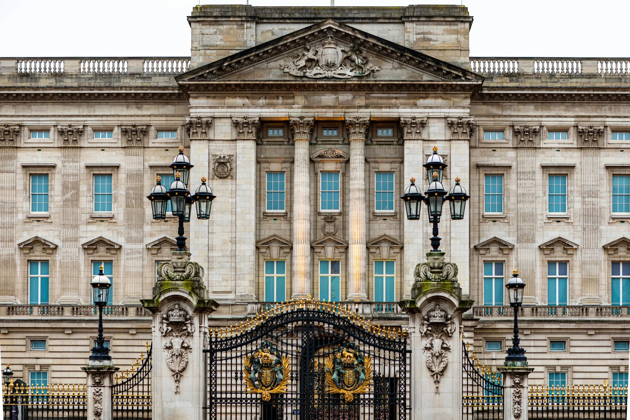 Buckingham Palace - hulki-okan-tabak via Unsplash