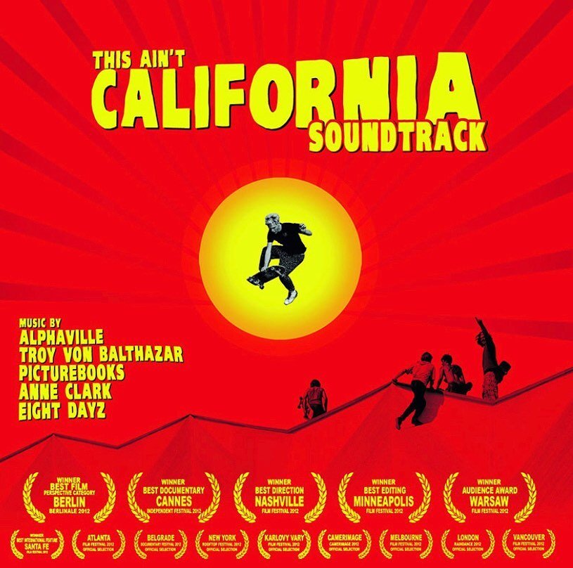 Samstag, 13. Mai THIS AIN&acute;T CALIFORNIA
Von Marten Persiel
Skate &amp; screen: Unterstützt und begleitet wird der Abend von @rollsportrosenheim_ev , die bereits ab 17:00 Uhr auf dem Platz für bewegtes Programm und Inspiration sorgen &ndash; mi