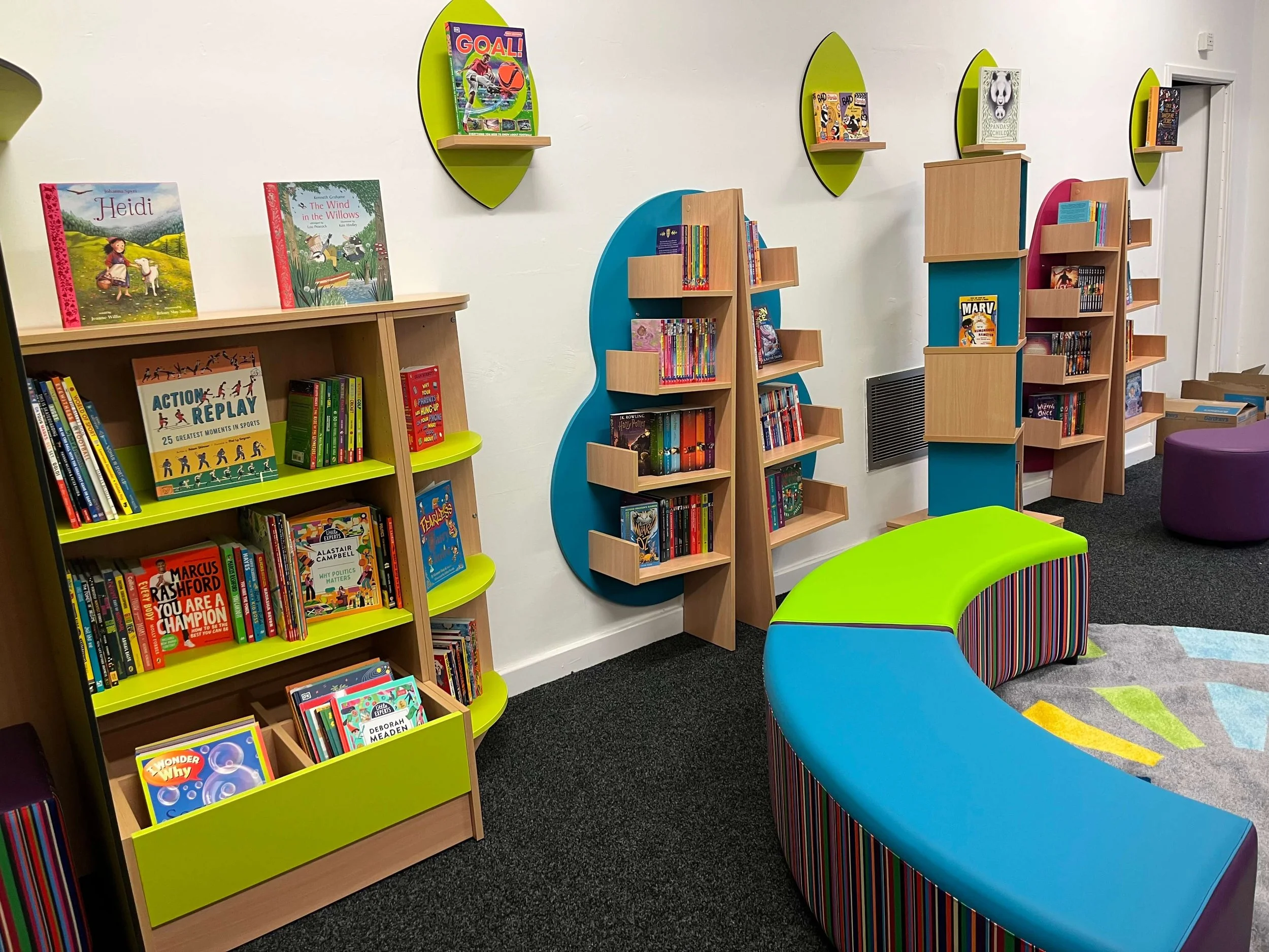 Book trees in a welcoming primary school library. Whole series' of chapter books displayed to encourage reading stamina. High quality books for schools provided at competitive prices by Chestnut Books. 