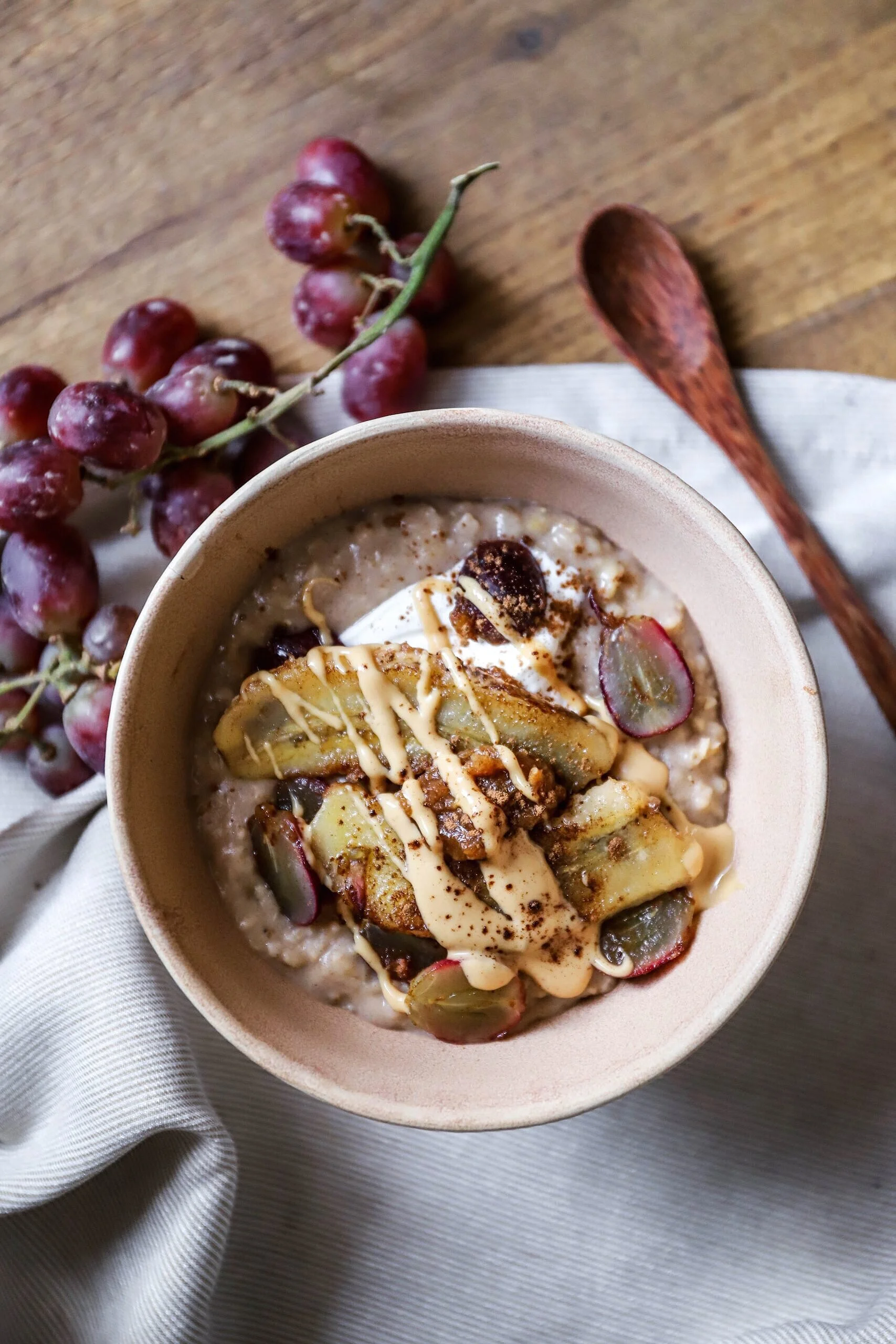 PORRIDGE WITH CARAMELIZED BANANA &amp; WARM GRAPES 