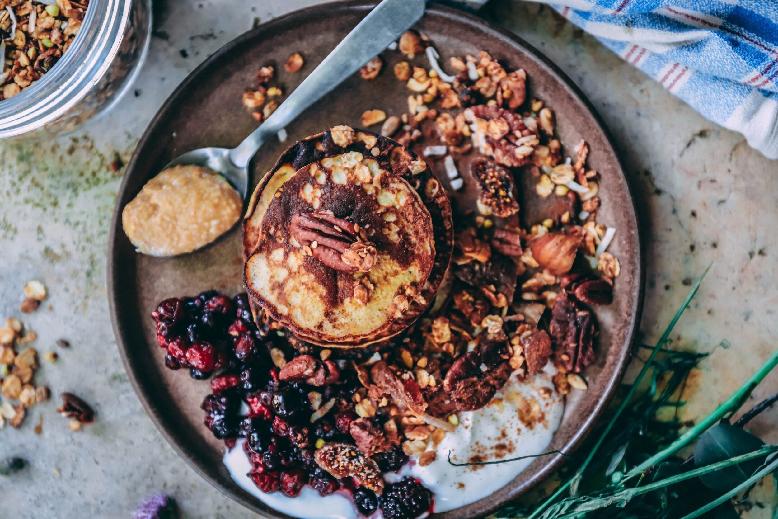 JUDILICIOUSANDNUTRITIOUS_pecan_granola_figs_3.jpg
