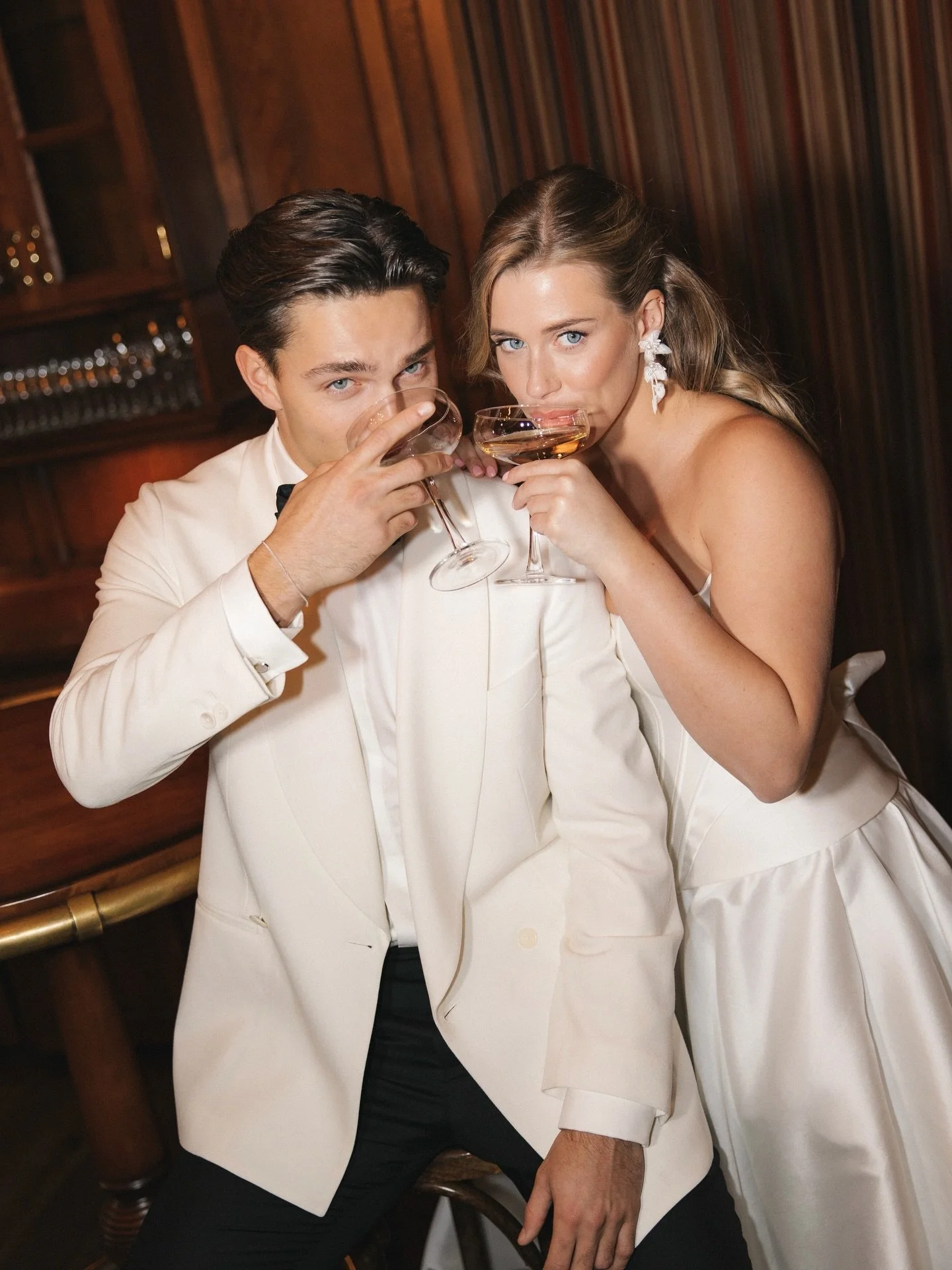 Elegance, champagne and timeless love.
Captured at @kasteelengelenburg &mdash; now booking weddings. 🤍

WEDDINGPLANNER &amp; CONCEPT @letoileweddings 
CONTENT CREATOR @bielobridal
MUAH @sandrabierens_bridal
FLOWERS @bloombybeau
STYLING @letoileweddi