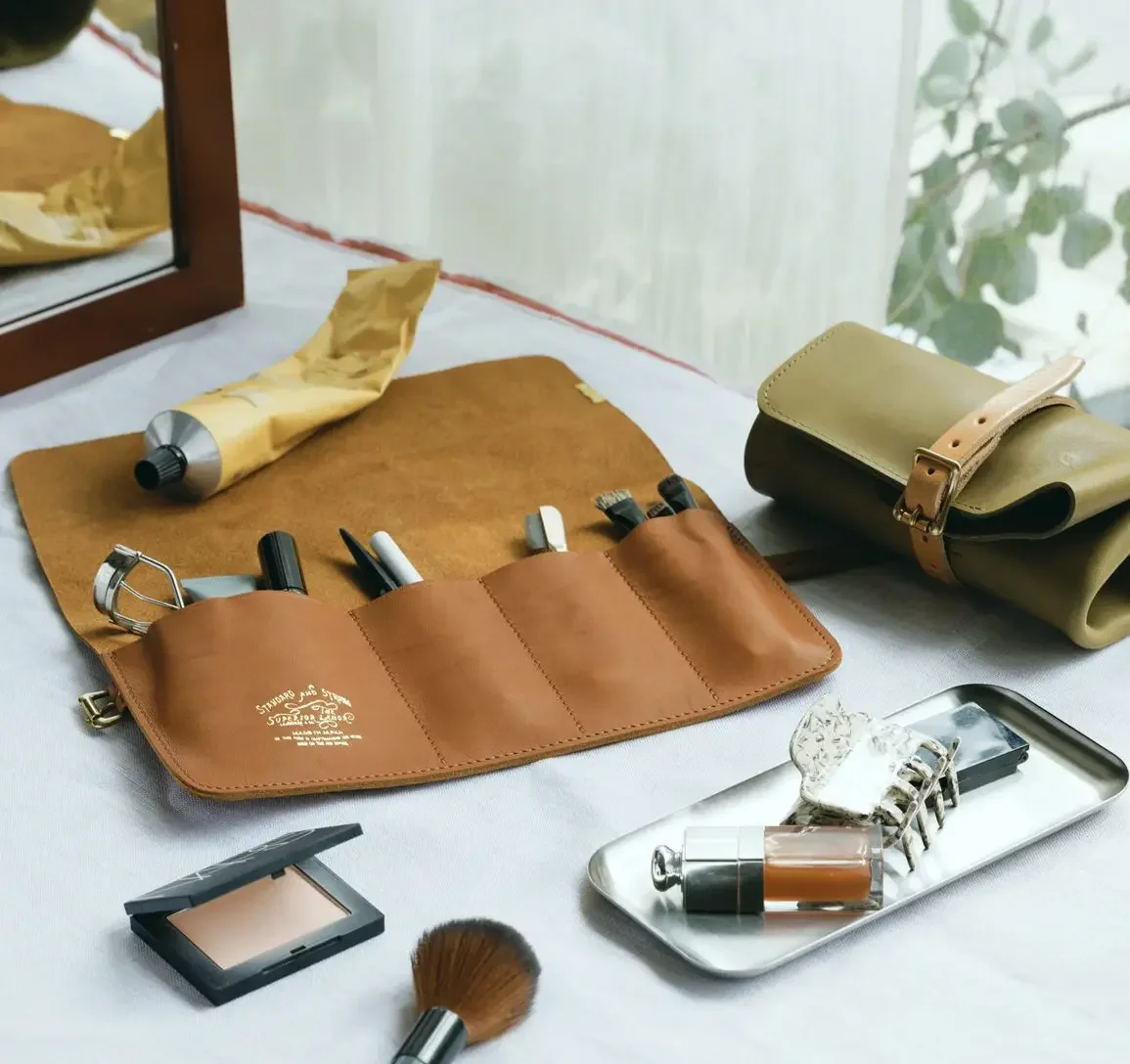 SL1749-The-Superior-Labor-leather-pen-roll_3.jpg.webp