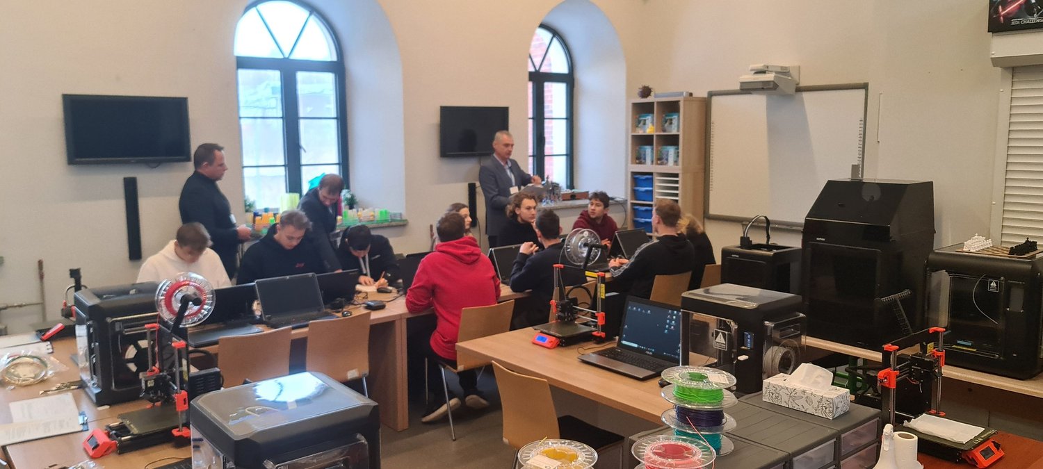 Wałbrzych i Szczecin: walidacja kwalifikacji „Programowanie i obsługiwanie procesu druku 3D”