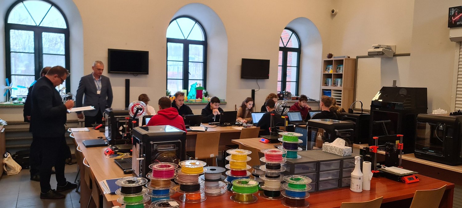 Wałbrzych i Szczecin: walidacja kwalifikacji „Programowanie i obsługiwanie procesu druku 3D”