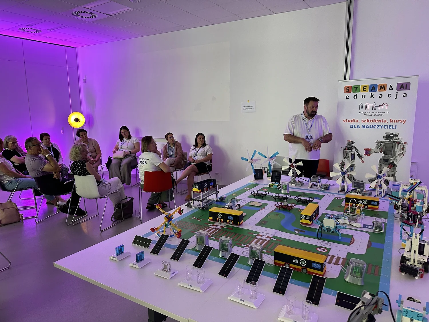 Warszawa: warsztaty „Atak na Smart City!” na Zlocie OSEhero 2025