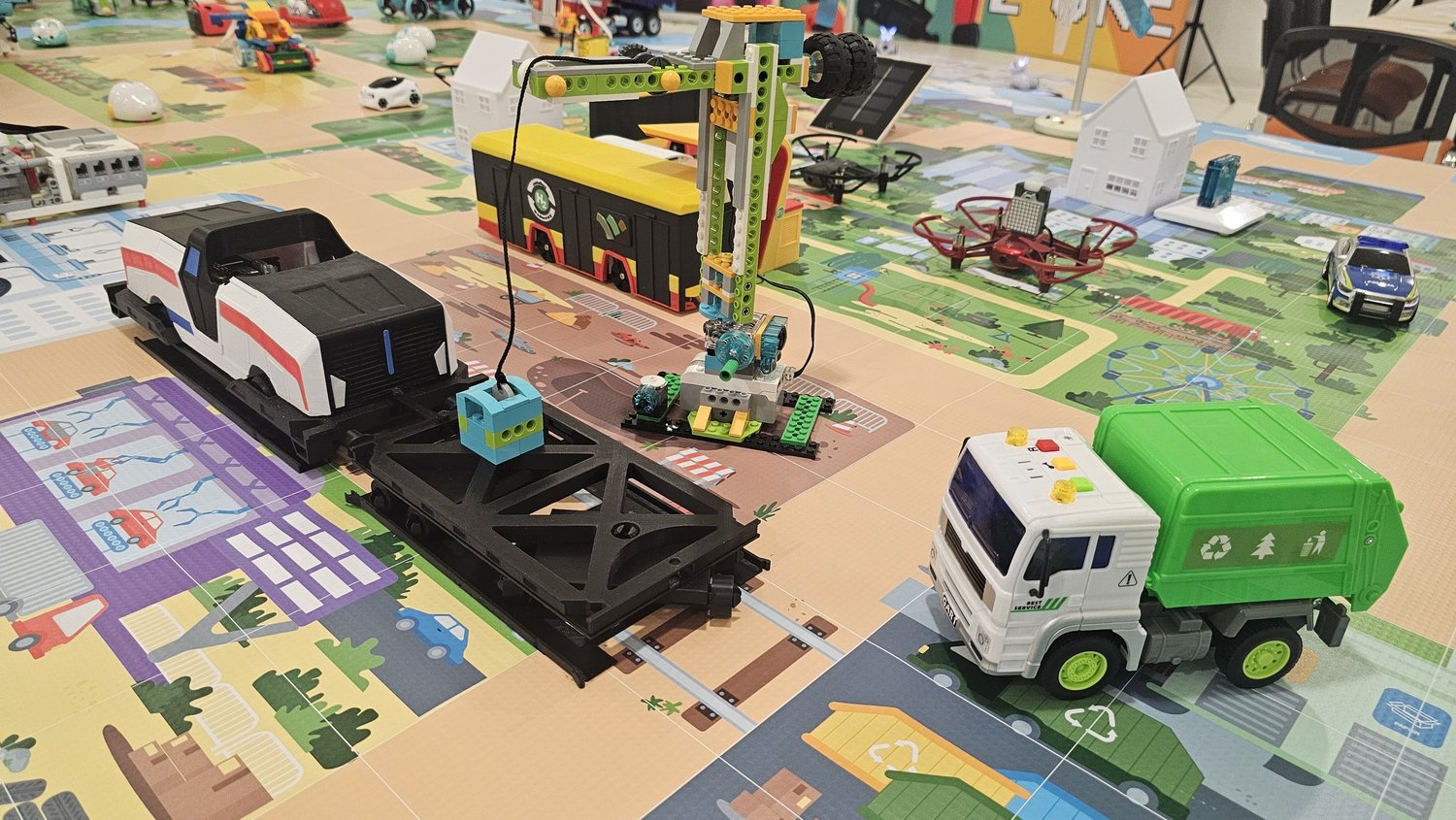 Łódź: stanowisko #EDUSMARTCity na Dniu Cyfrowych Możliwości