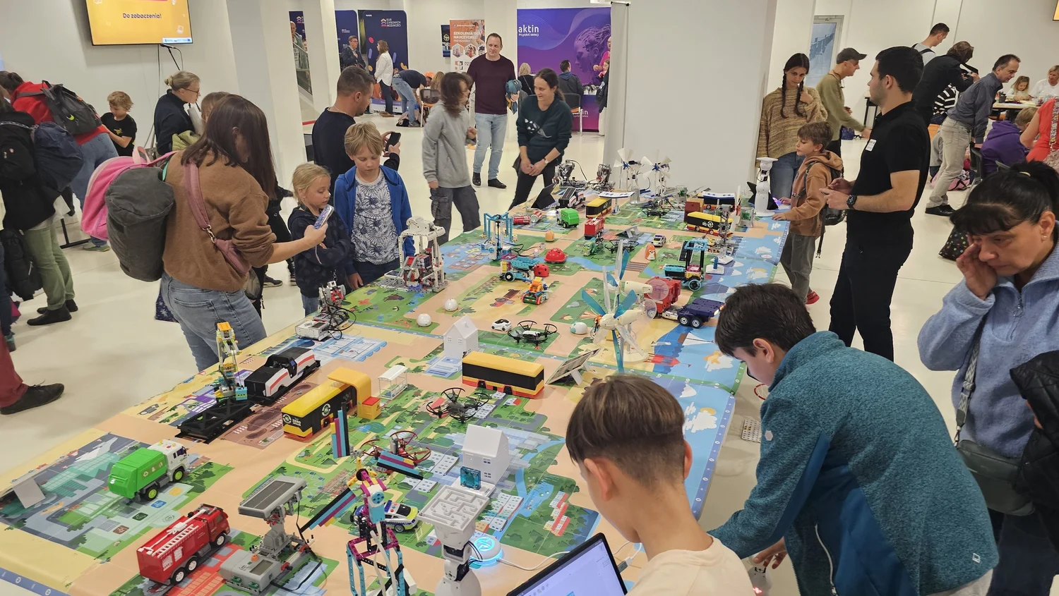 Łódź: stanowisko #EDUSMARTCity na Dniu Cyfrowych Możliwości