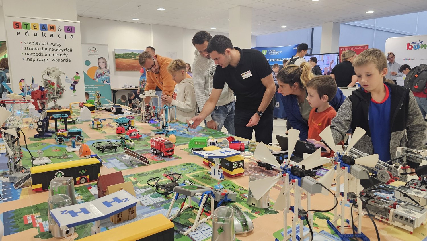 Łódź: stanowisko #EDUSMARTCity na Dniu Cyfrowych Możliwości