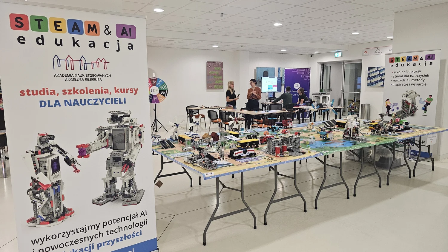 Łódź: stanowisko #EDUSMARTCity na Dniu Cyfrowych Możliwości