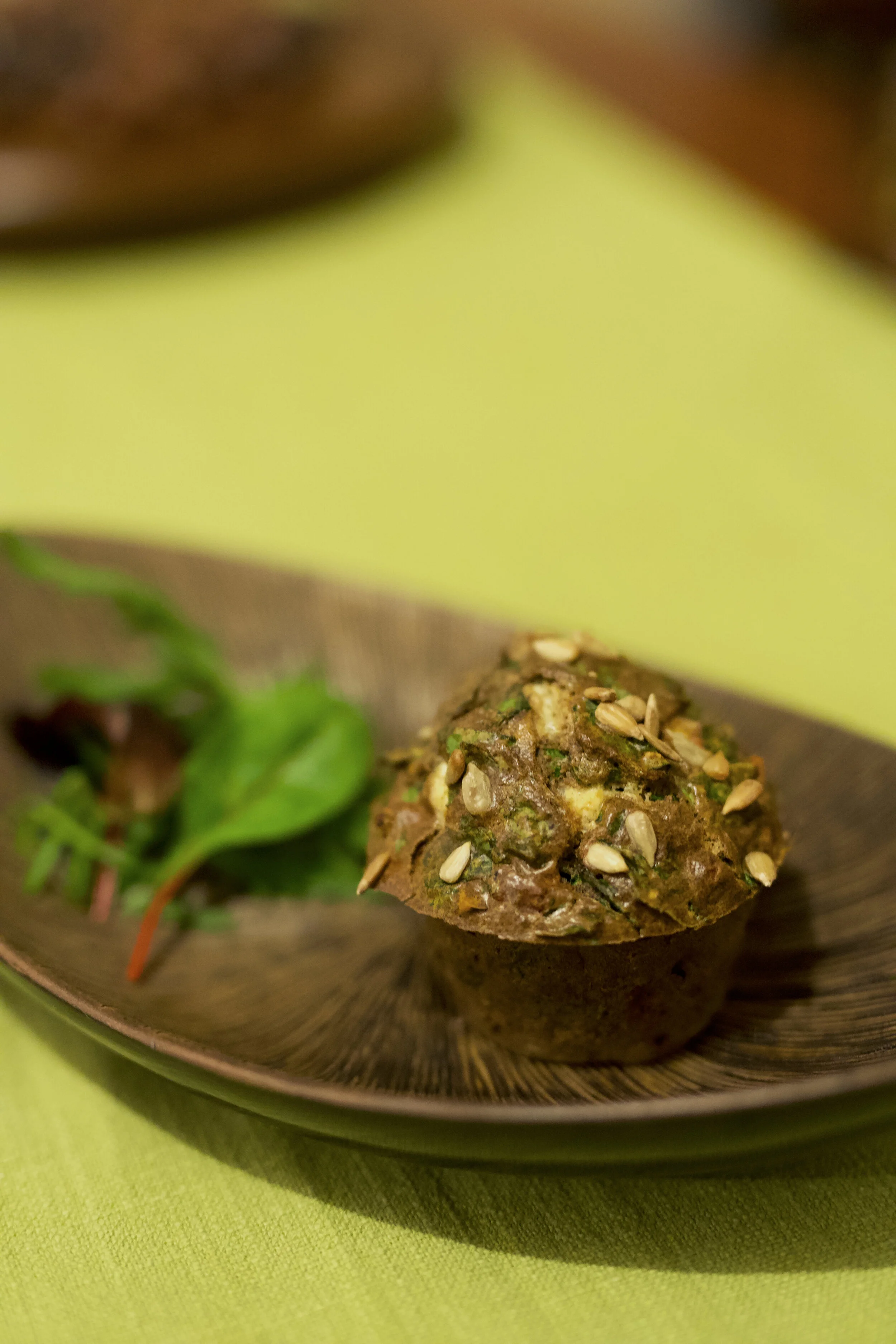 Muffins aux pousses d’épinards et noisettes
