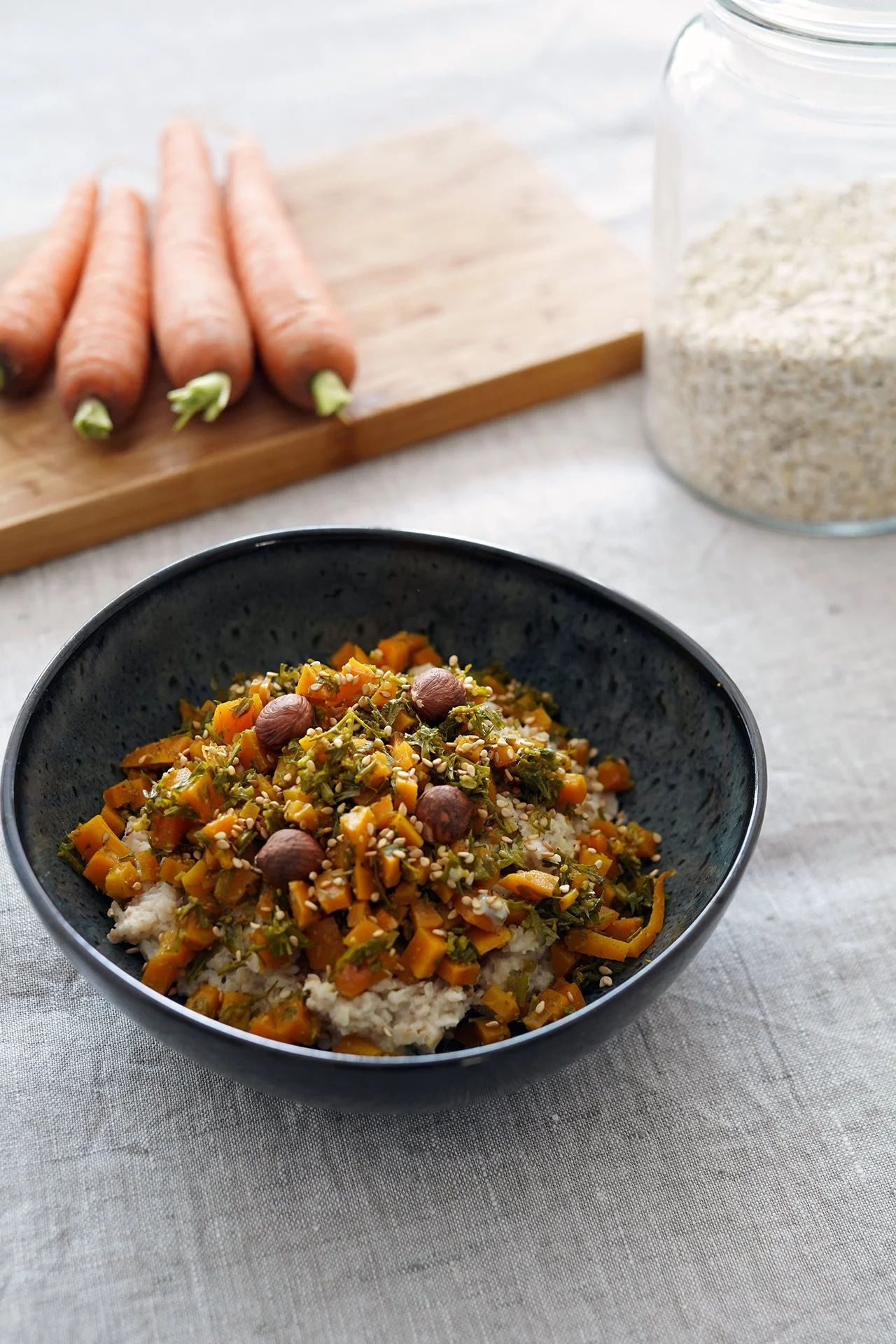 Porridge d’avoine aux carottes fanes et curry
