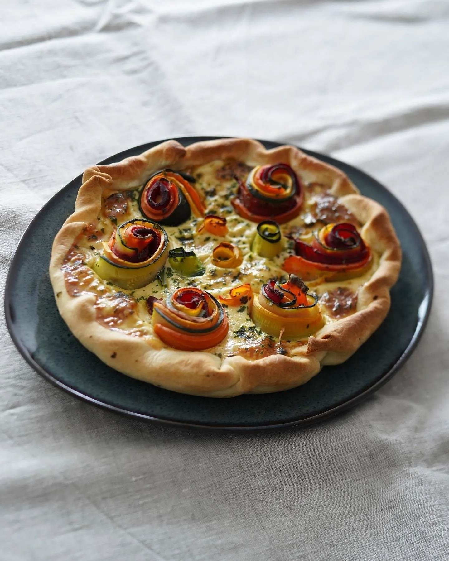 Tarte aux fleurs de légumes et curcuma