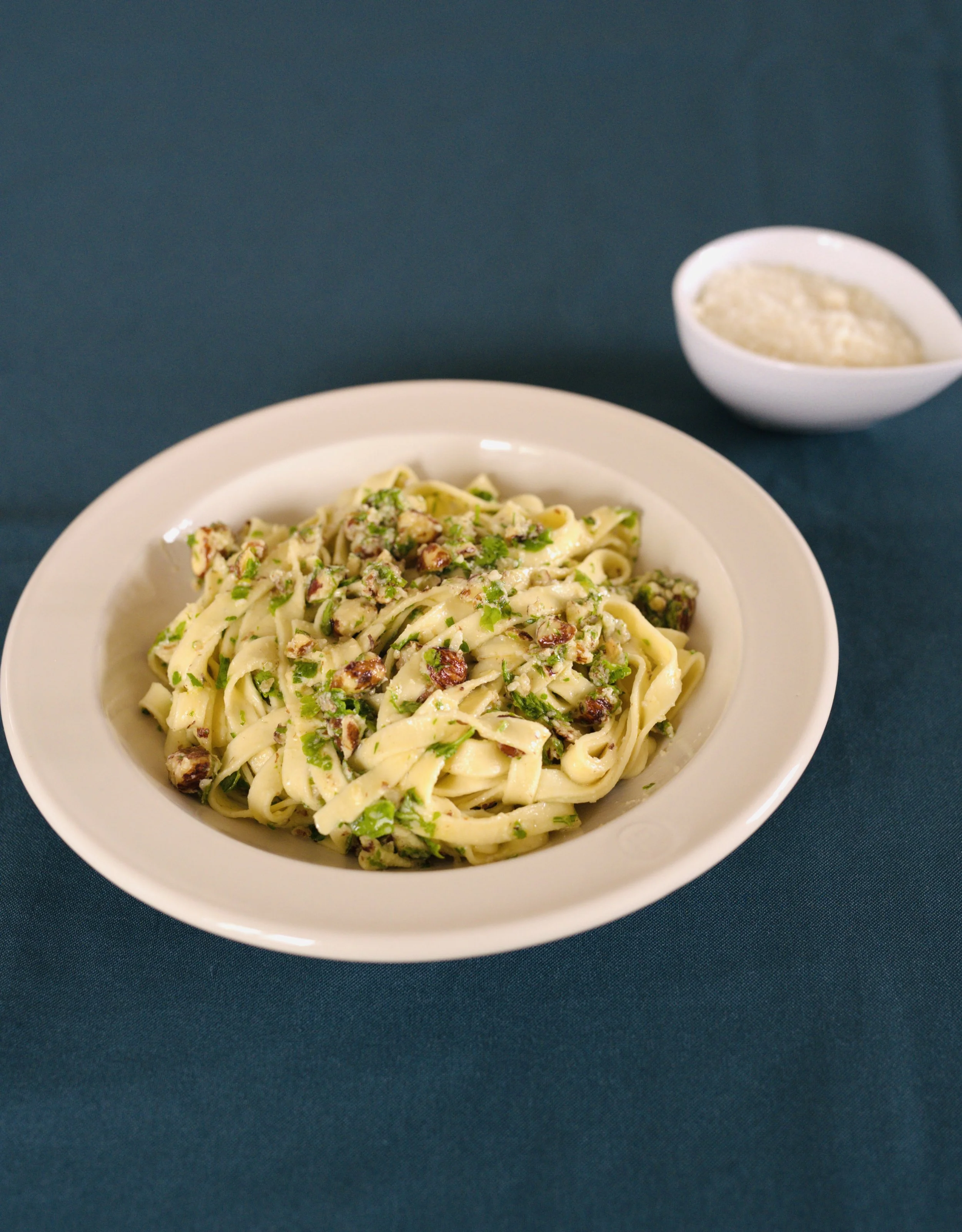 Tagliatelles aux noisettes et persil