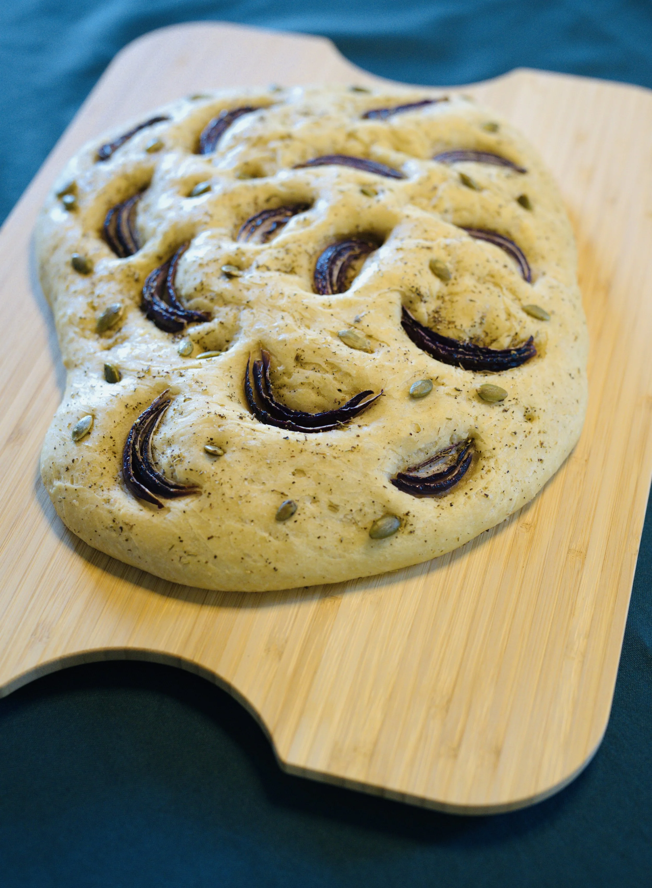 Focaccia oignns rouges et thym