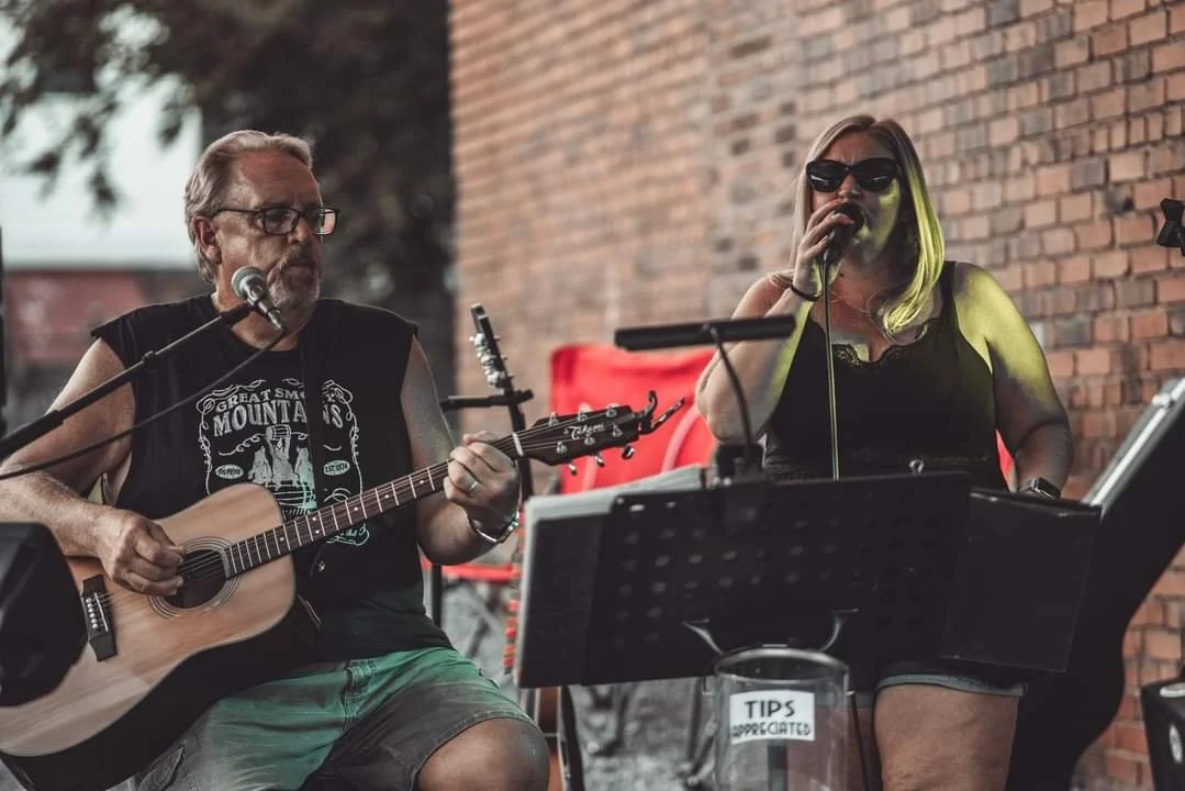 Lauren &amp; Joe • Gazebo Stage