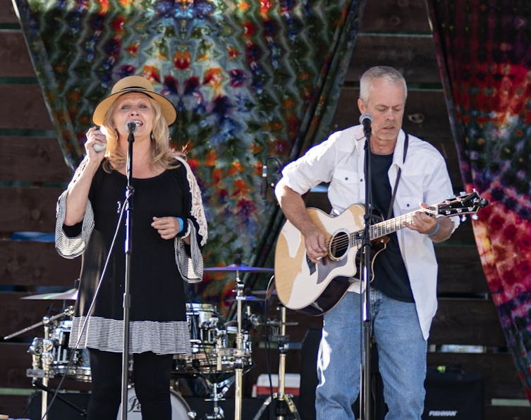 MC Union Acoustic Duo • Gazebo Stage