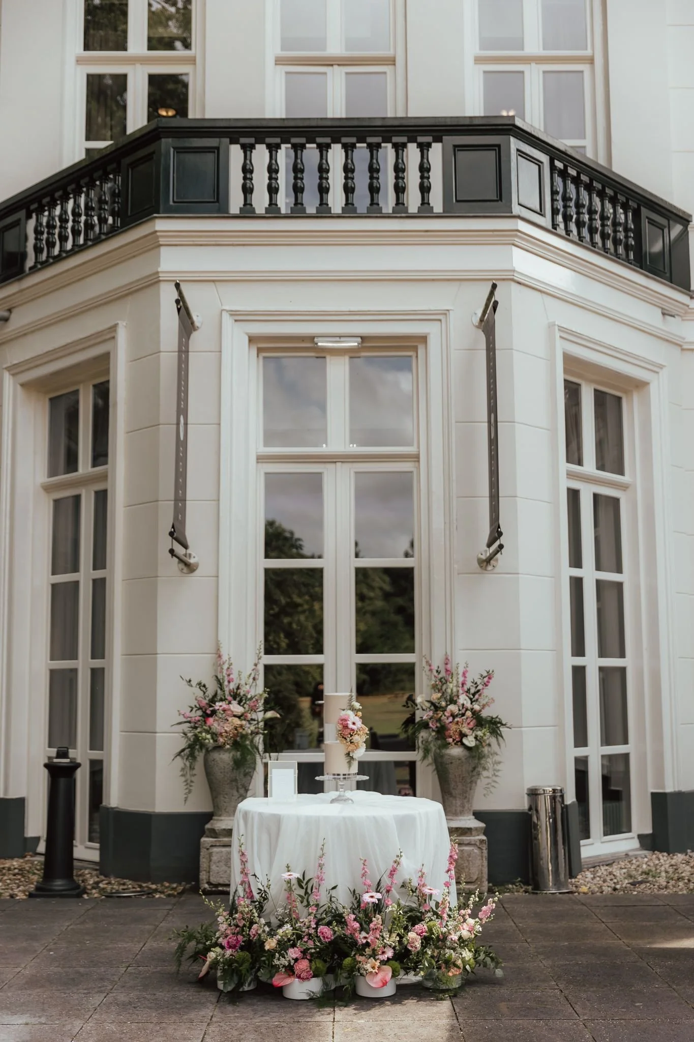 Zwevende bruidstaart - JessicavdbergFotografie