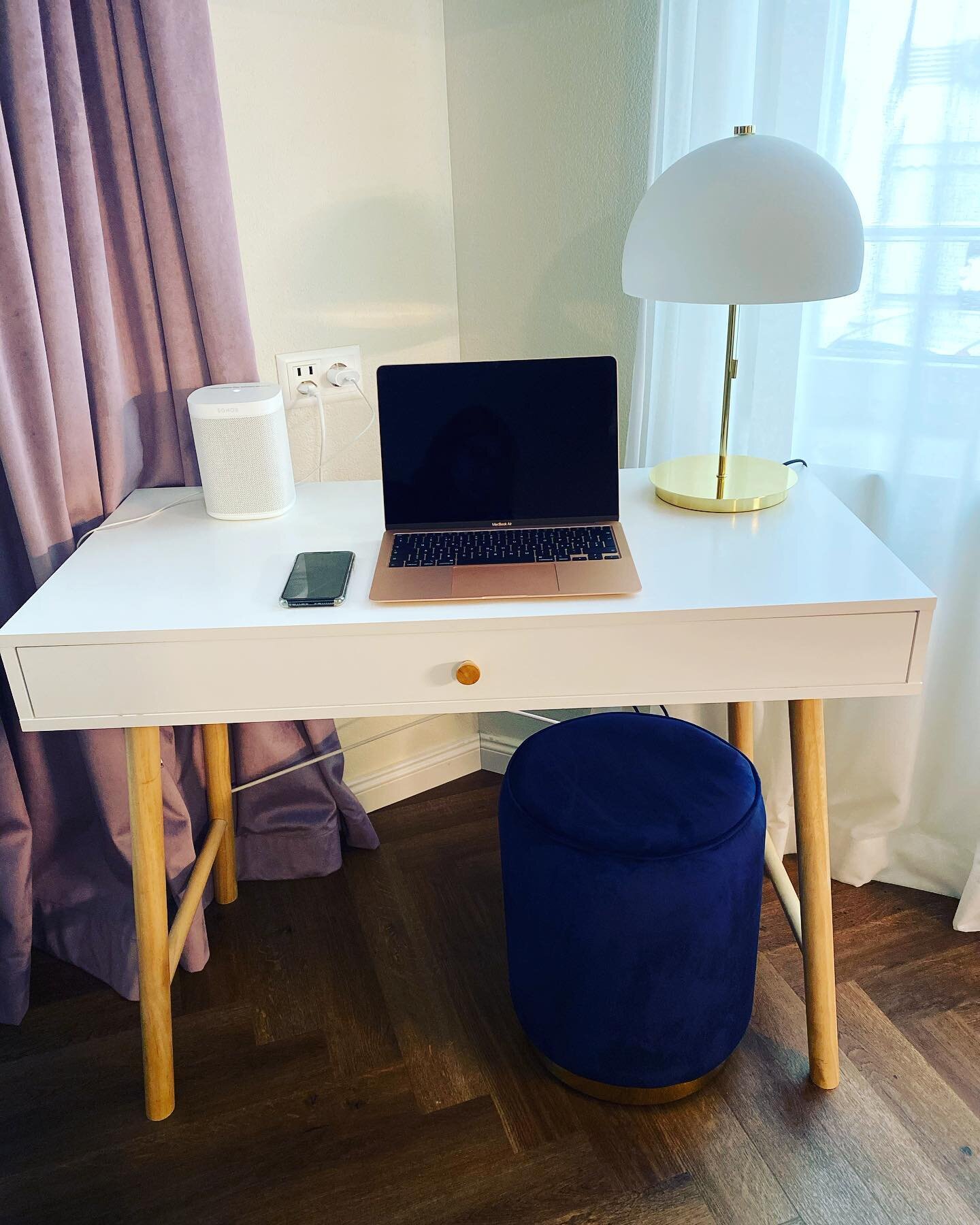 Home Office 
@cozyflats_zurich 
&bull;
&bull;
&bull;
We@habe affordable Studios for Home Office with different spaces.
Send your request per email: home@cozyflats-zurich.com
#homeoffice #homeofficeideas #idistudent #idistudents  #zurich #switzerland