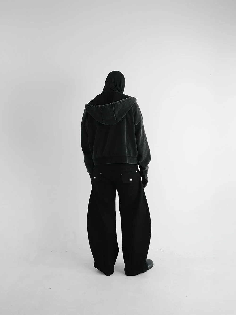 ecom no.5 black back.jpg