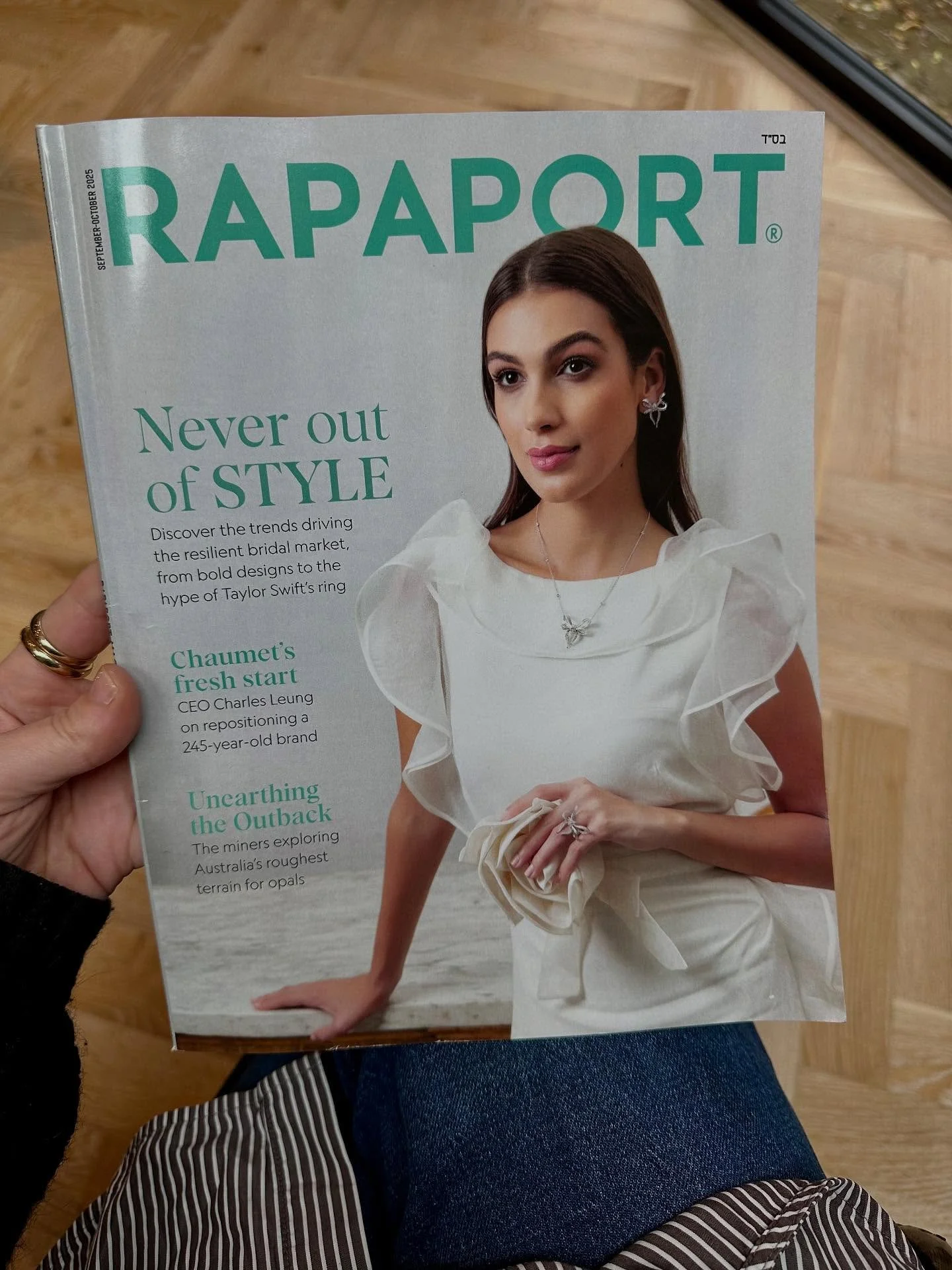 Always love getting my hands on the print edition, and my thanks to @martner for such a gorgeous cover, featuring @vanleles_diamonds jewels

Swipe on for a preview of the features you can find inside the current issue of @rapaportmagazine 

And thank