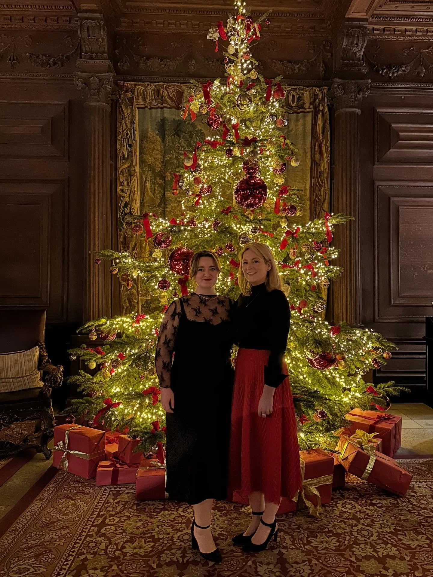 Gorgeous few days at @clivedenhouse for a pre-Christmas escape with my sister Emma before the madness sets in. 

We ate, we quaffed, we strolled in the rain and under a bright supermoon. We swam and steamed, and played a lot of cards. 

Thank you so 