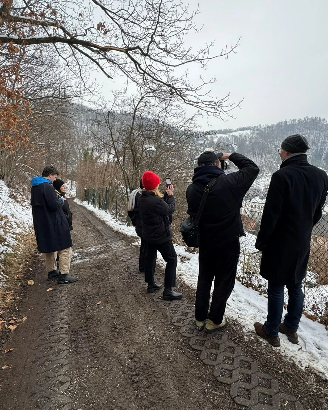 Had the best week on assignment with the @financialtimes in snowy Glash&uuml;tte and Dresden ❄️ 

Thank you to these brilliant humans for making it so much fun (even when we got stranded after Berlin airport shut down and we had to train it home)

@k
