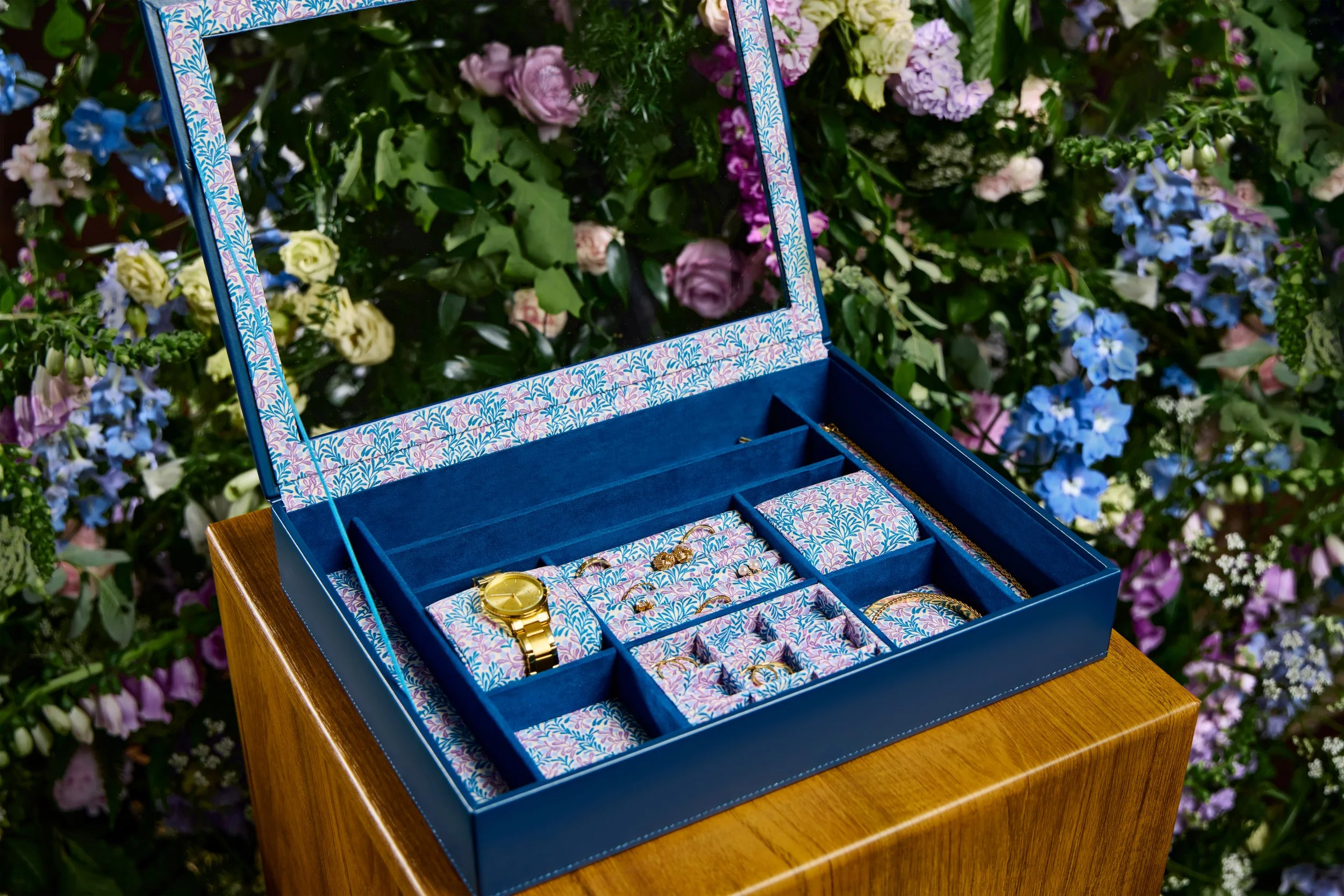  WOLF x Fiona Howard Sophia jewellery box with window in Indigo.  